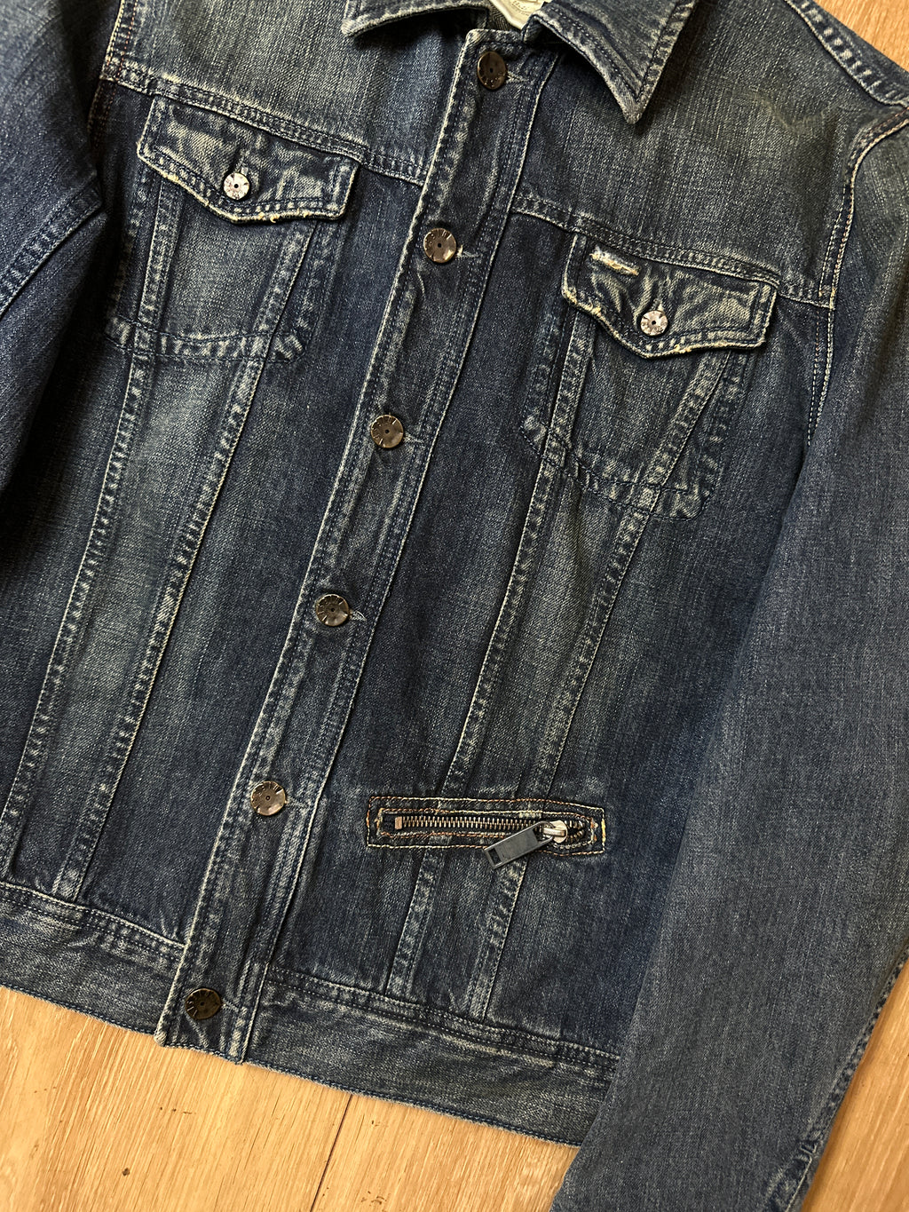 Detailbild von einer Vintage Diesel Denim Jacket von vorne