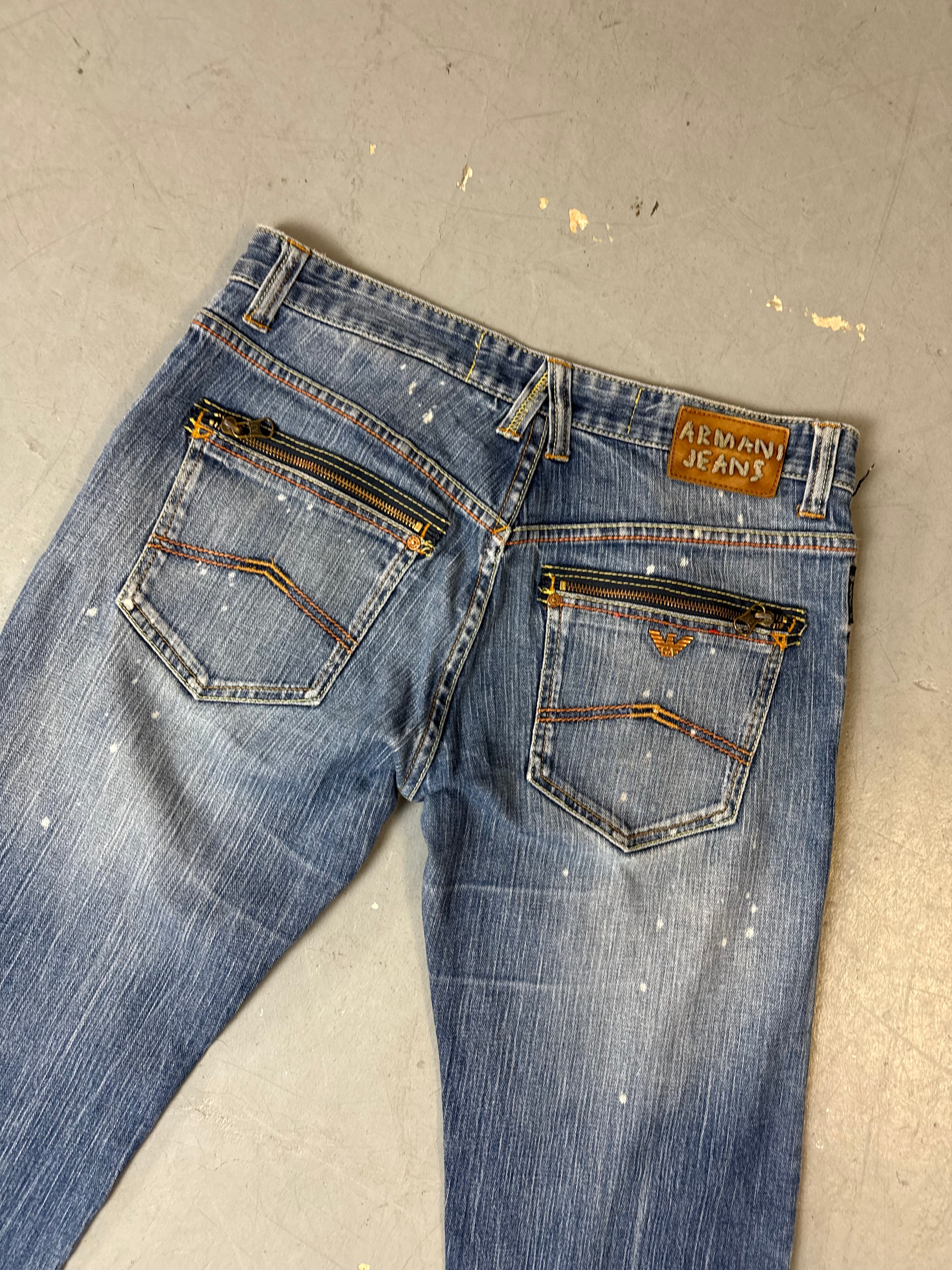 Detailliertes Produktbild von Vintage Armani Jeans Blue Washed Straight Leg Denim M/L von hinten
