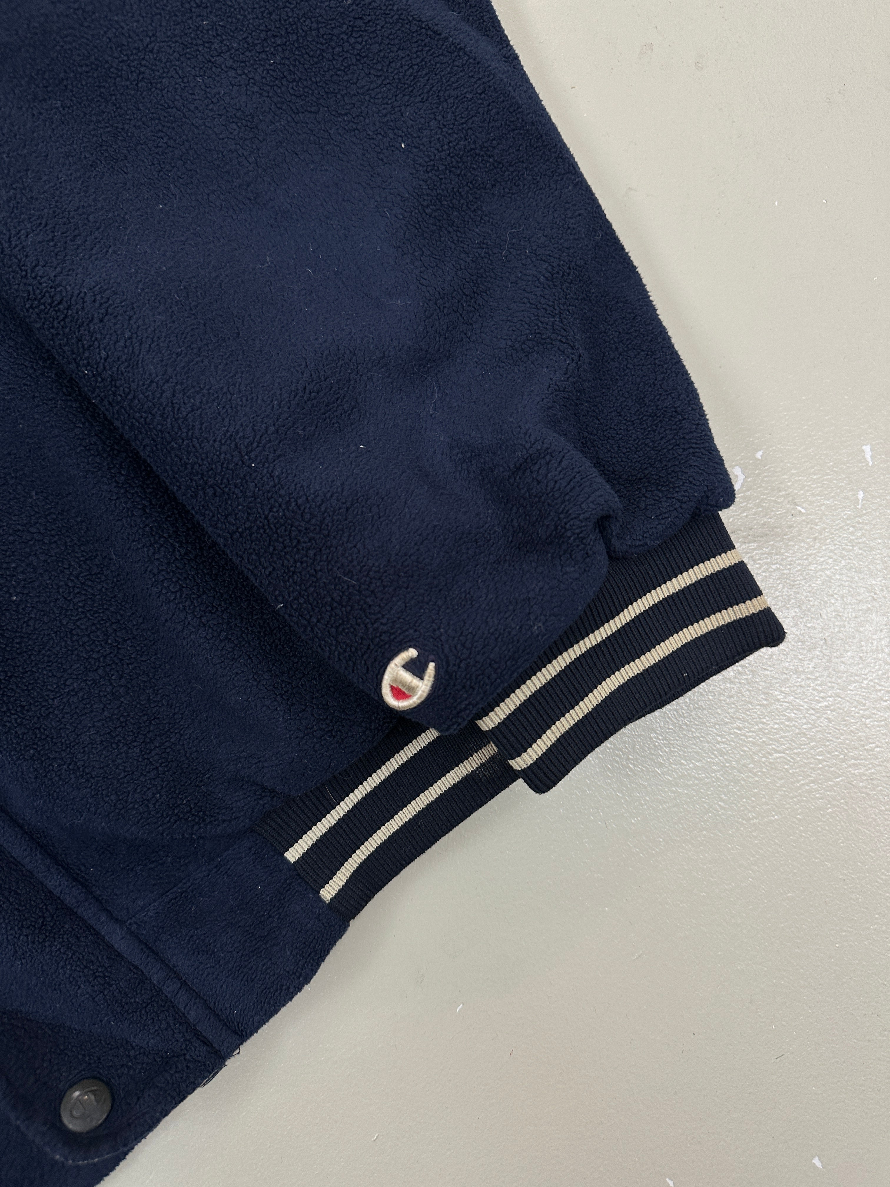 Vintage Champion Fleece Jacket für Herren. Y2K Second Hand 2000s Fashion 