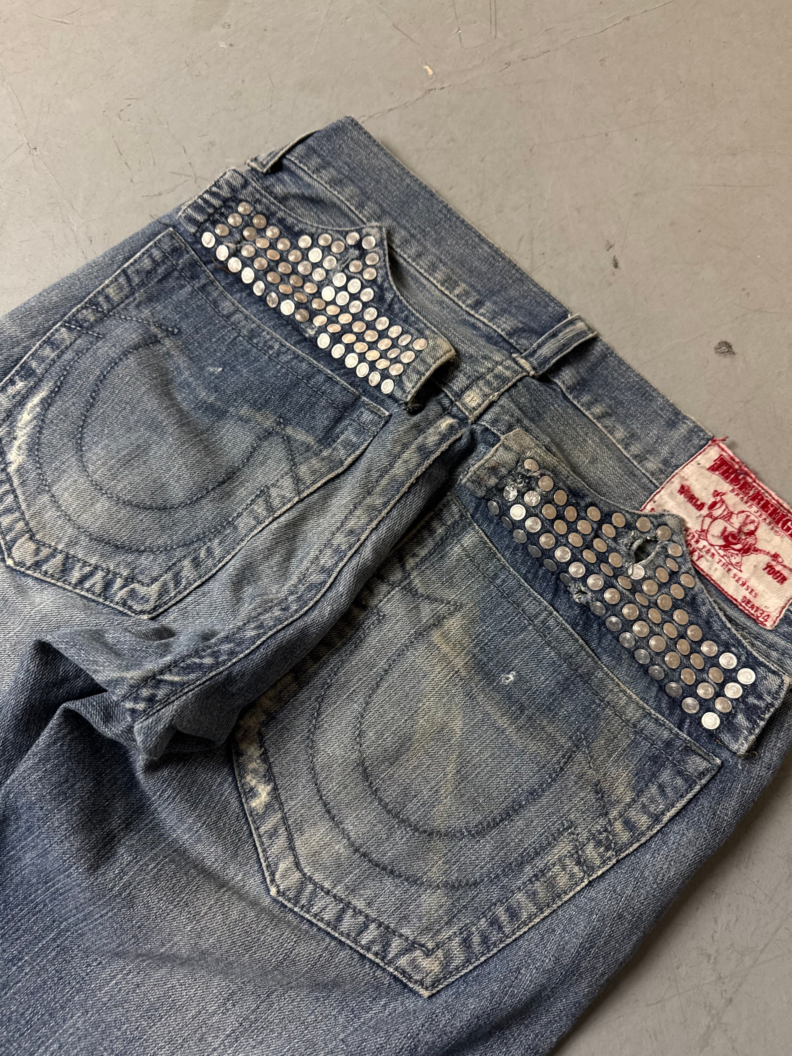 Detailliertes Produktbild von Vintage True Religion Baggy Denim with Studded Pockets M/L von hinten