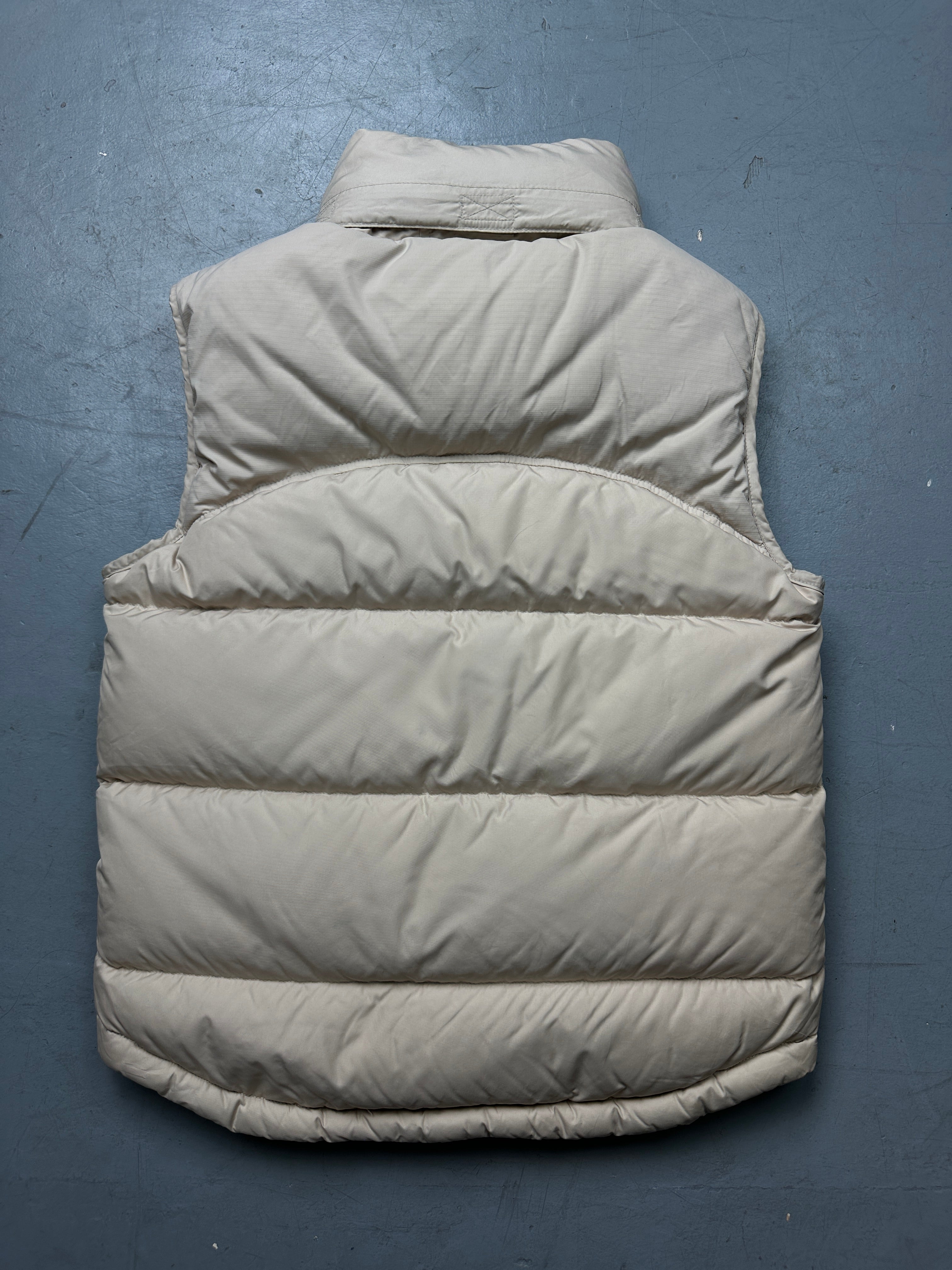 Vintage Nike Cream Down Puffer Vest für Männer. Y2K Secondhand 2000s Fashion