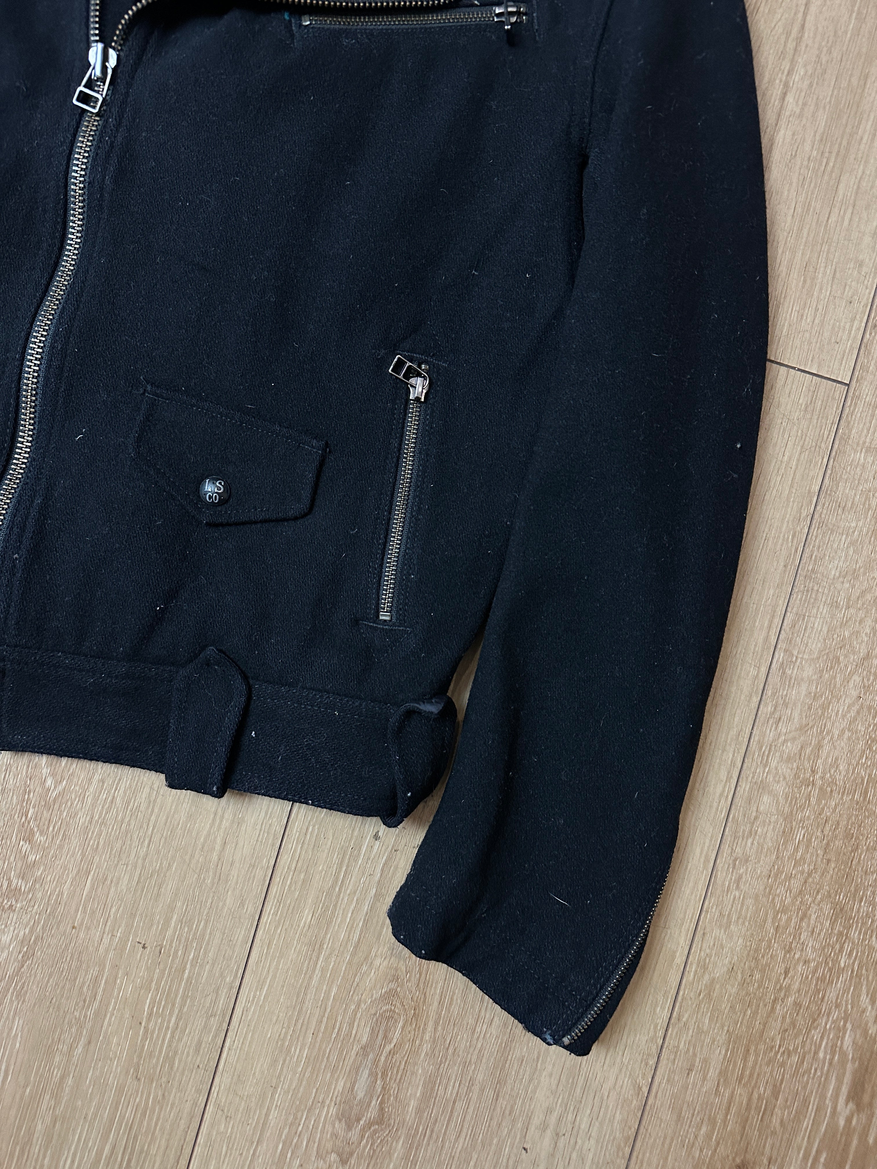 Detailliertes produktbild von Vintage Levis Black Wool Jacket XS/S von vorne