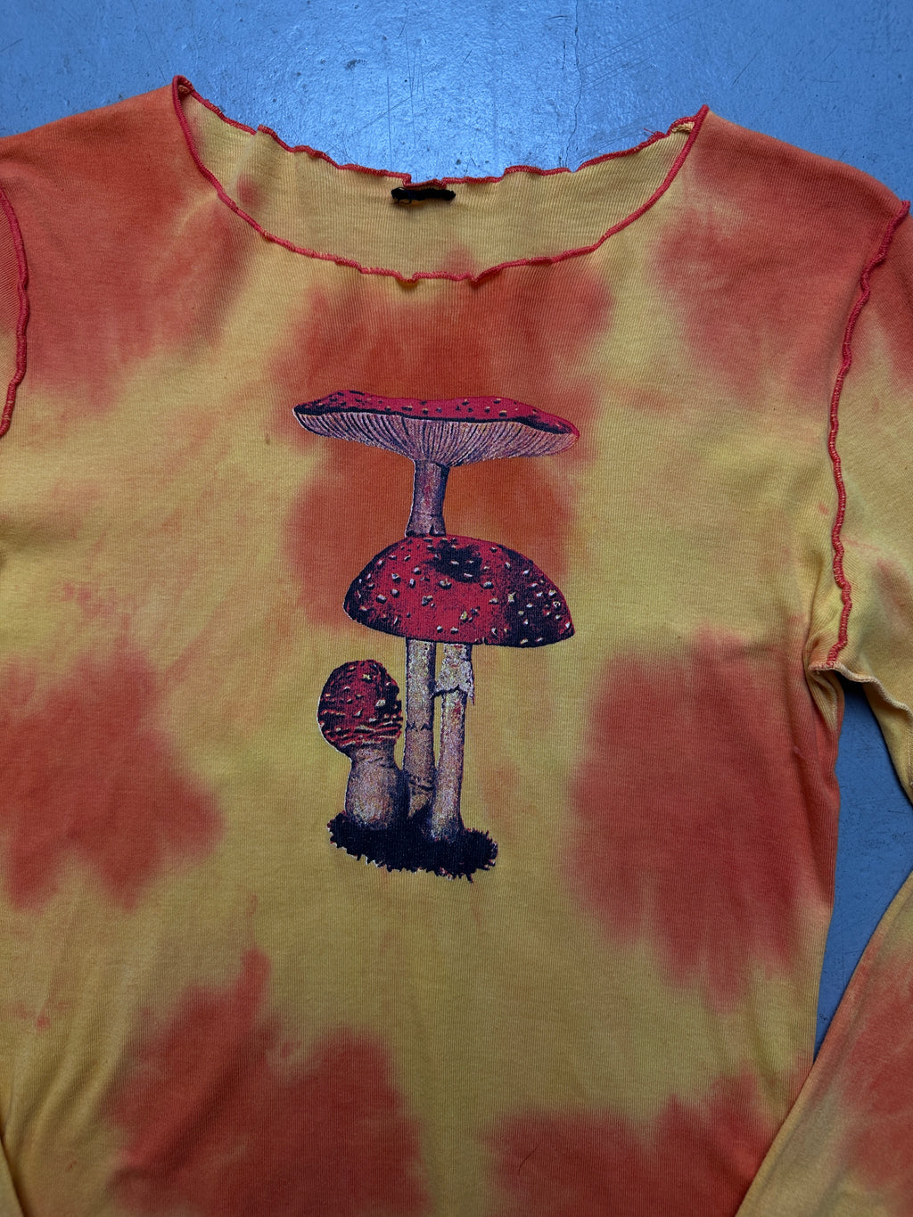 Detailliertes Produktbild von Vintage Tie-Dye Mushroom Longsleeve S von vorne