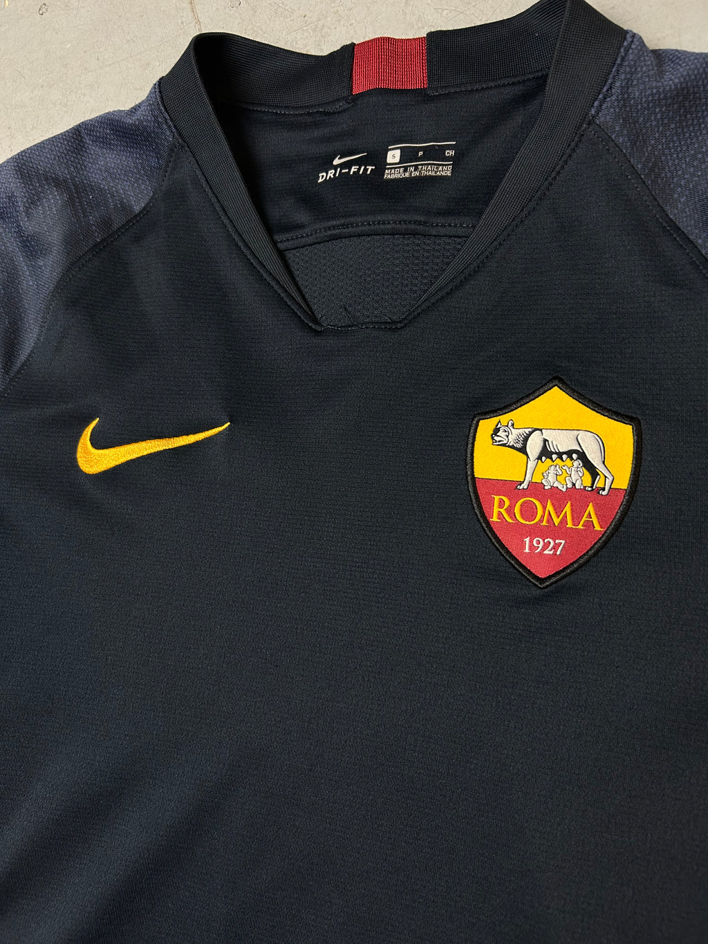 Detailliertes Produktbild von Vintage Nike Roma Jersey S von vorne