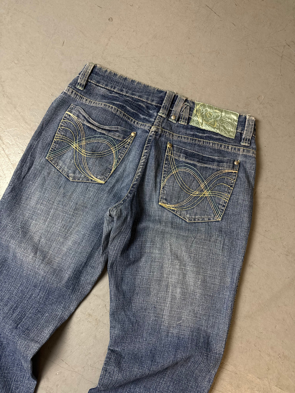 Detailbild von Vintage Low Waist Straight Leg Denim M von hinten