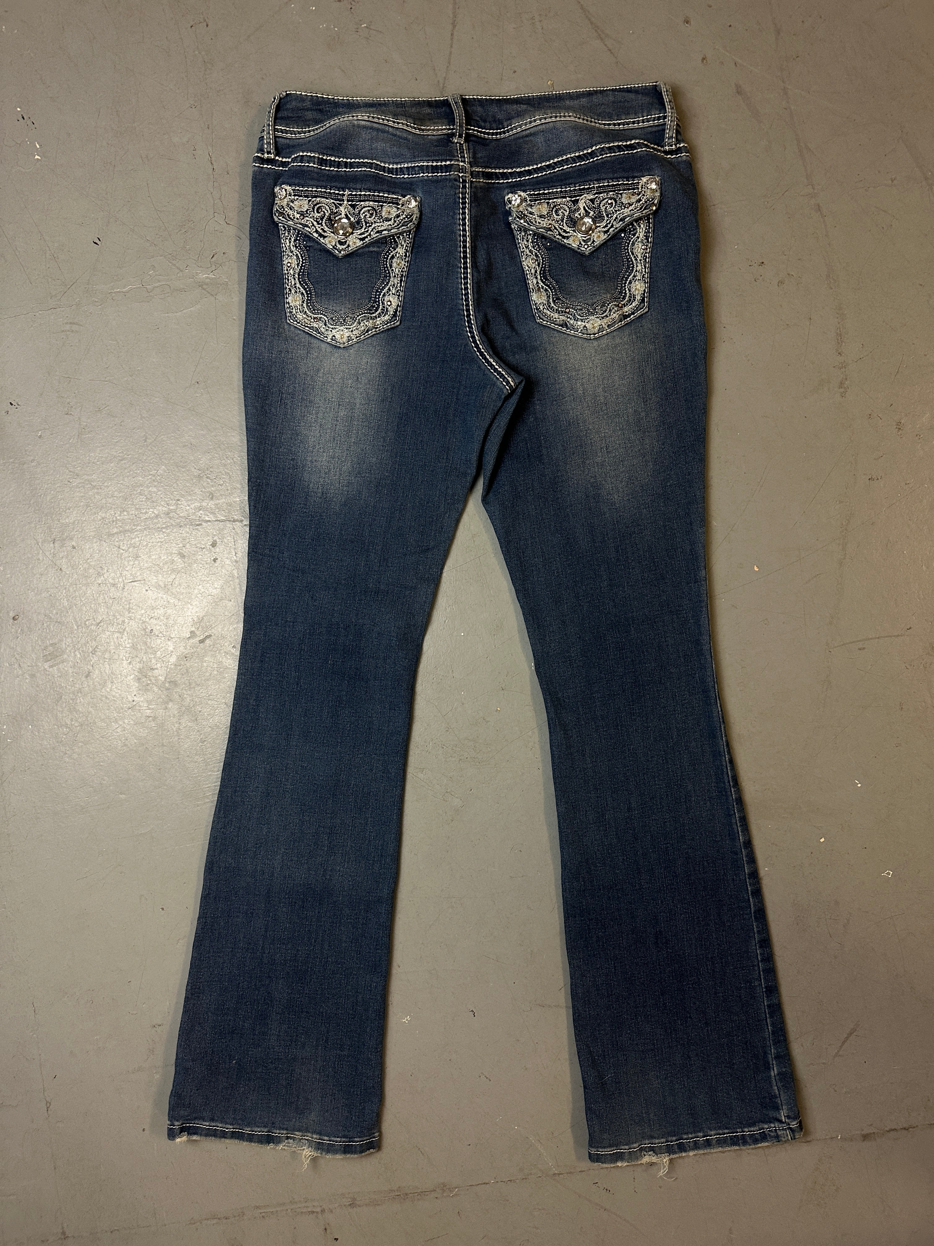 Produktbild von Vintage Stoned and Stitched Backpocket Denim Von hinten