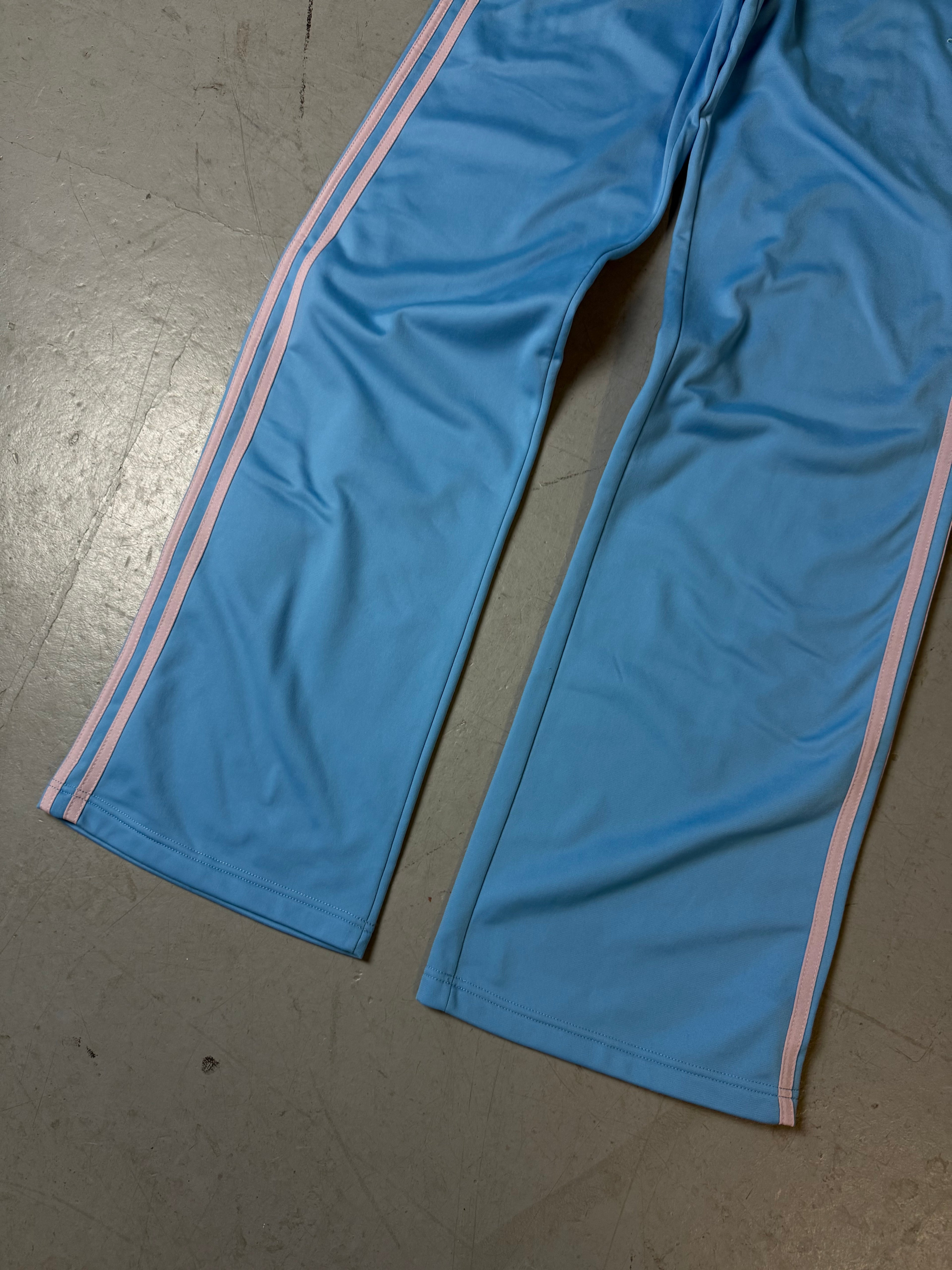 Ein babyblaues Track Set von Adidas vintage Y2K tracksuit 