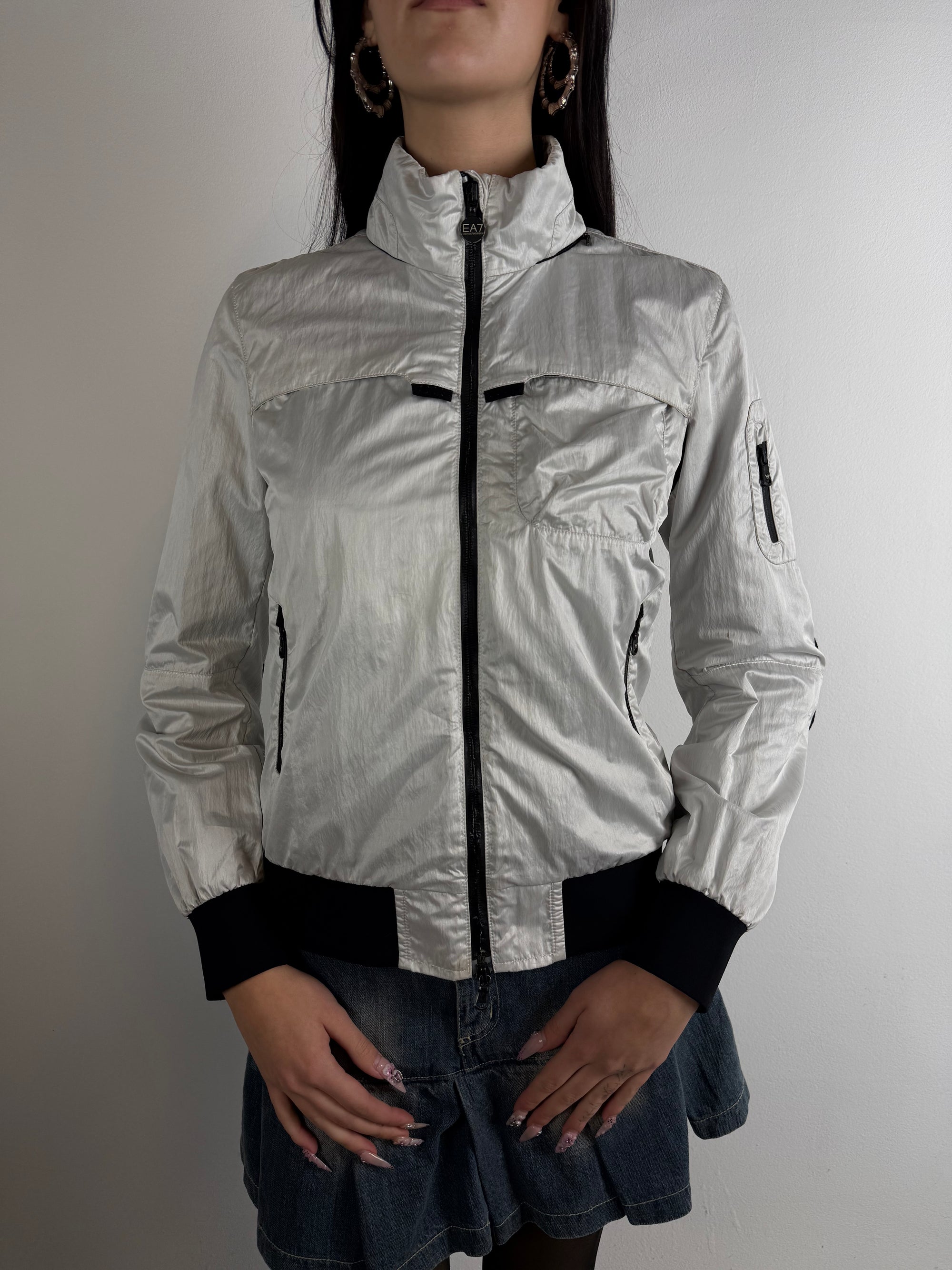 Tragebild von Vintage Emporio Armani Silver Rain Jacket XS/S von vorne