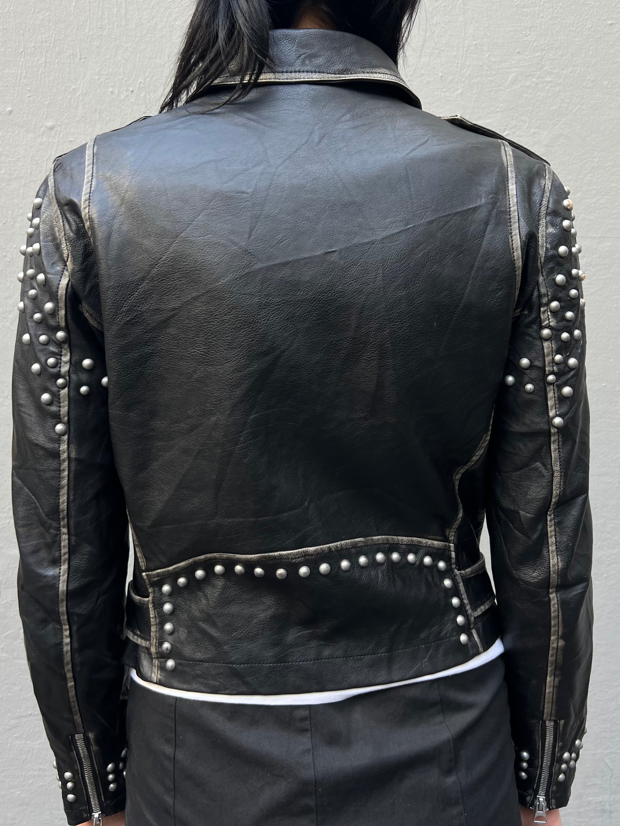 Trage Bild der Vintage Leather Jacket M von hinten