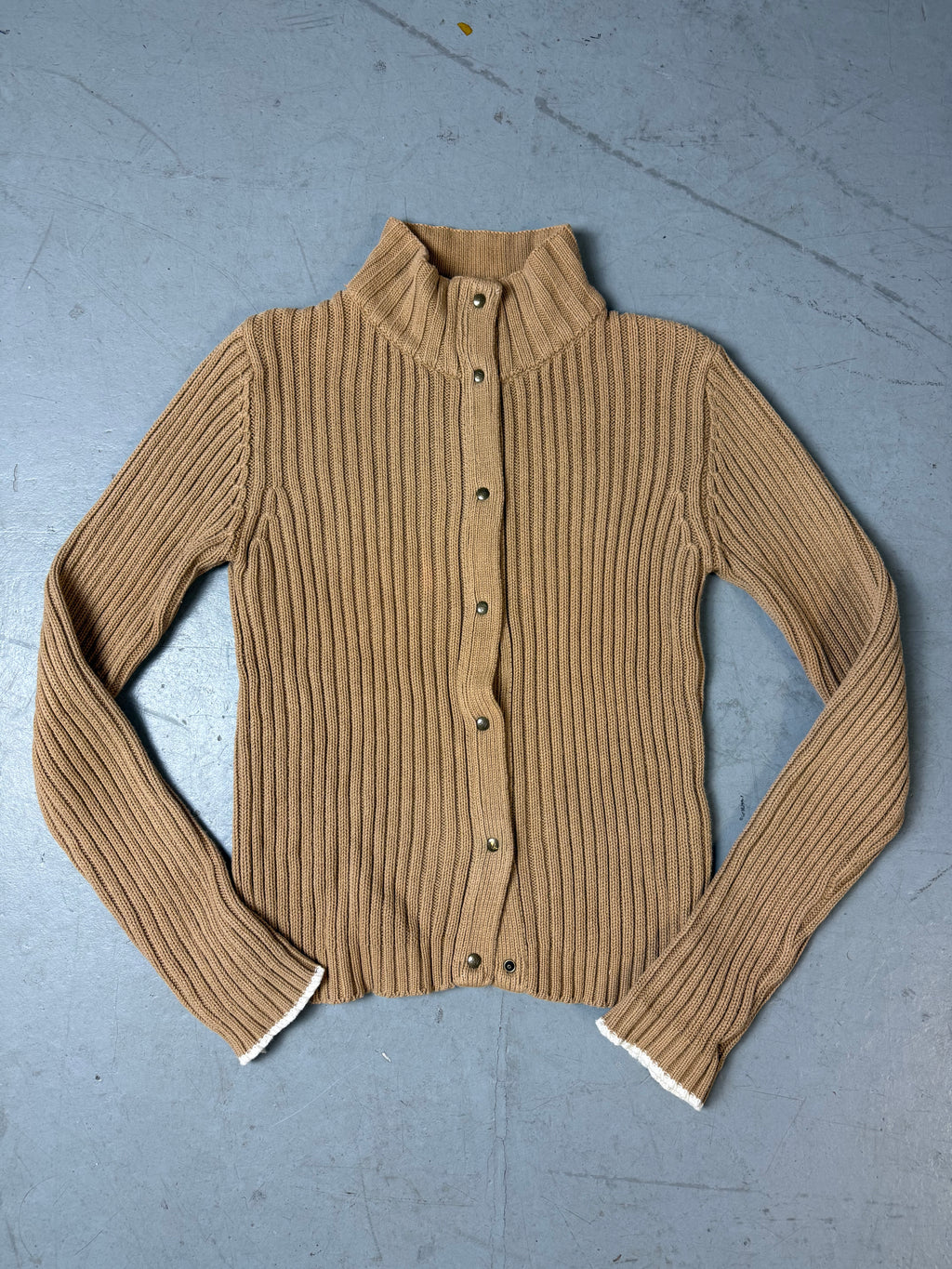 Productbild von Vintage Armani Jeans Brown Knit Button Up M von vorne 