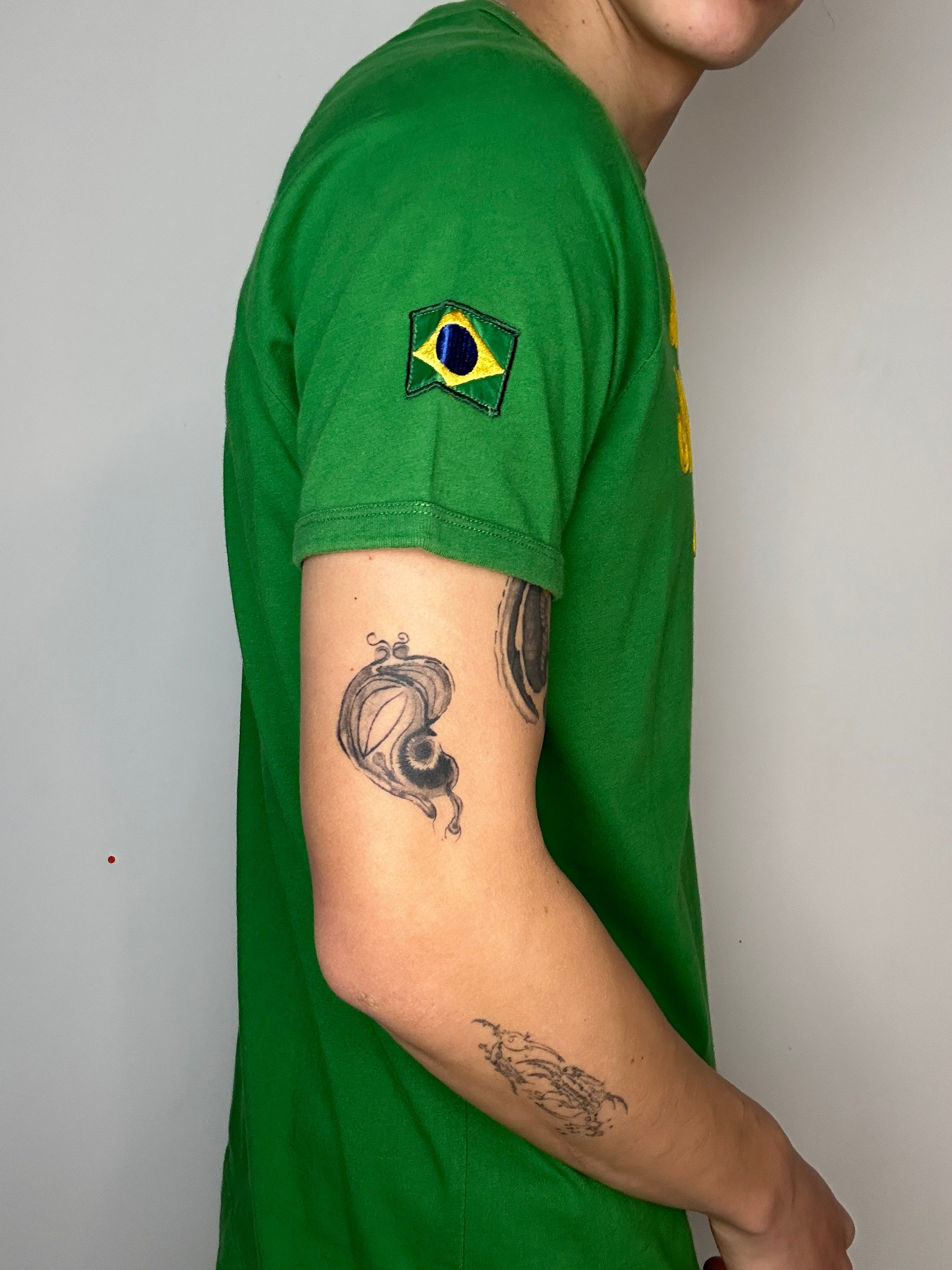 Vintage Datch Rio De Janeiro T-Shirt für Herren. Y2K Second Hand 2000s Fashion 