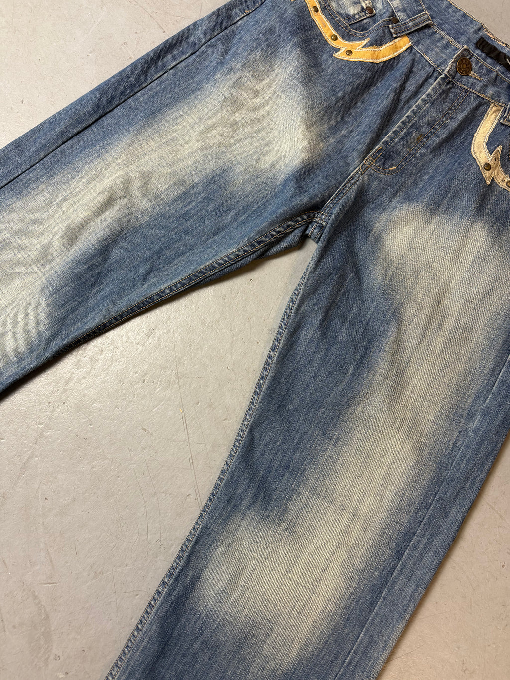 Detailbild von einer Vintage Just Cavalli Baggy Denim with Back Print von Hosenbeinen
