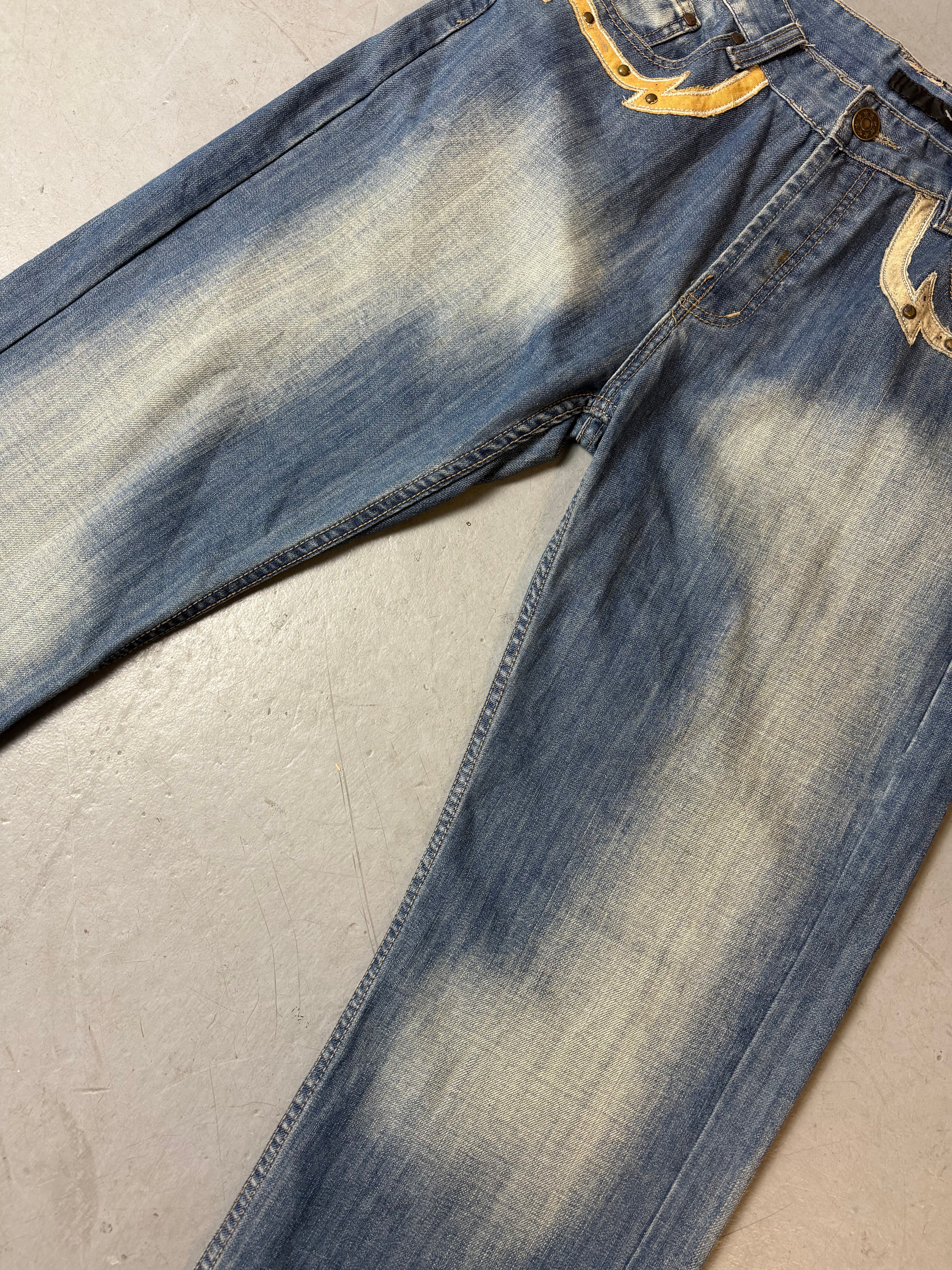 Detailbild von einer Vintage Just Cavalli Baggy Denim with Back Print von Hosenbeinen