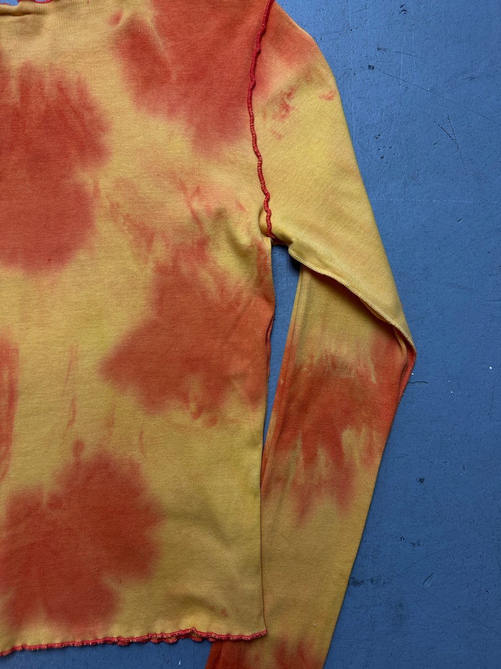 Detailliertes Produktbild von Vintage Tie-Dye Mushroom Longsleeve S von hinten