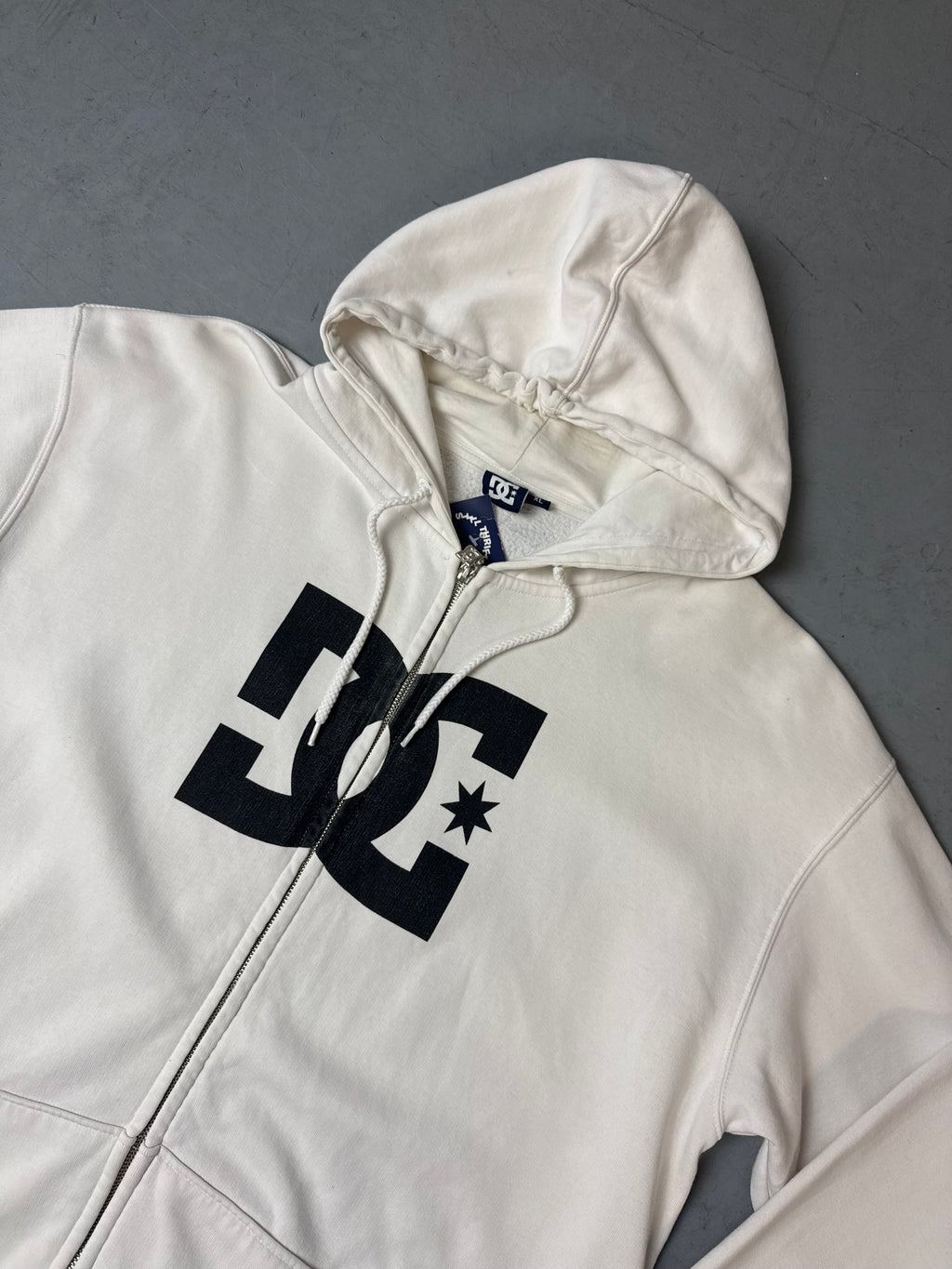 Detailbild von Vintage DC White Zip Up Hoodie XL von vorne