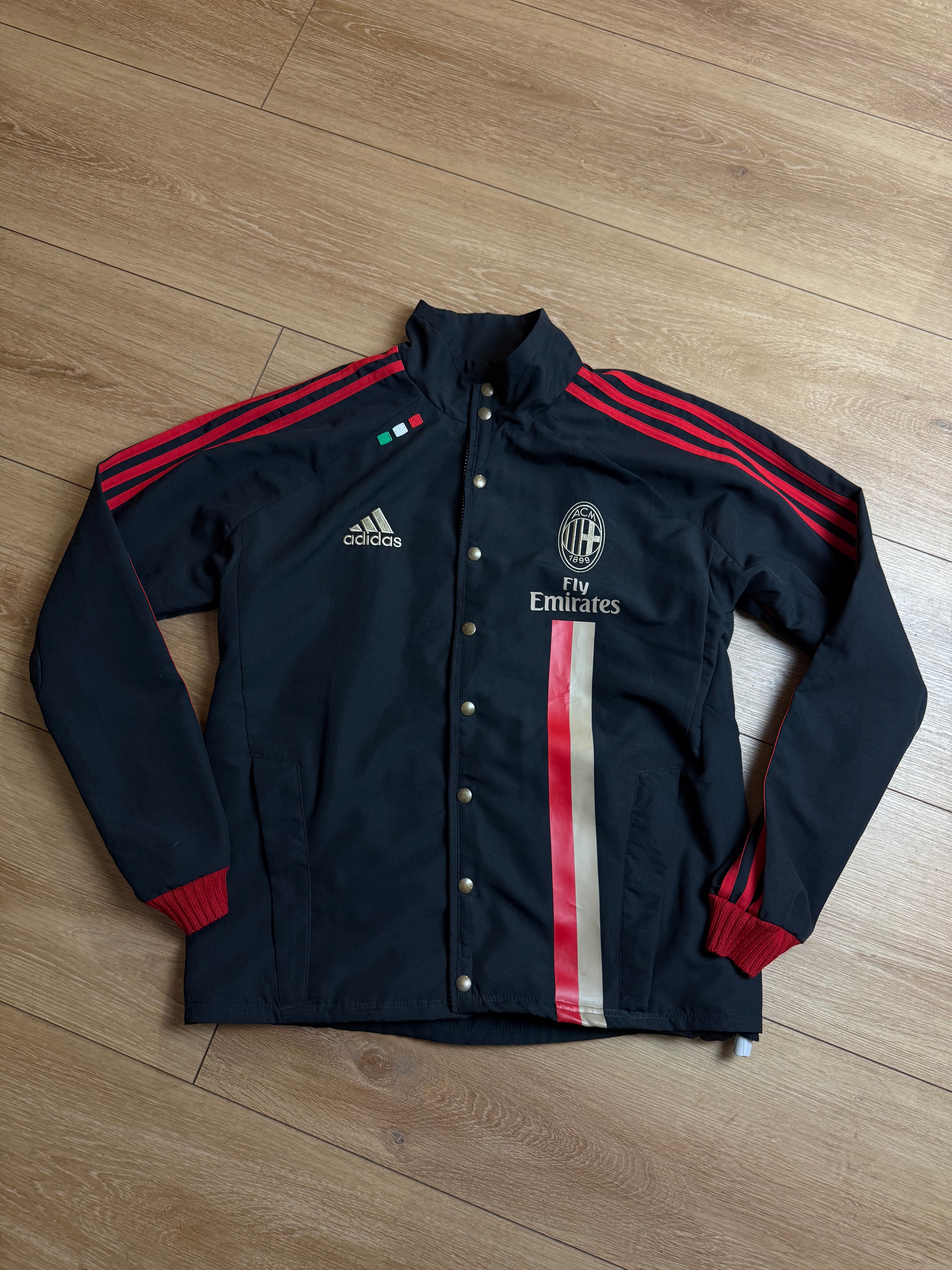 Produktbild von einer Vintage Adidas AC Mailand Track Jacket von vorne.