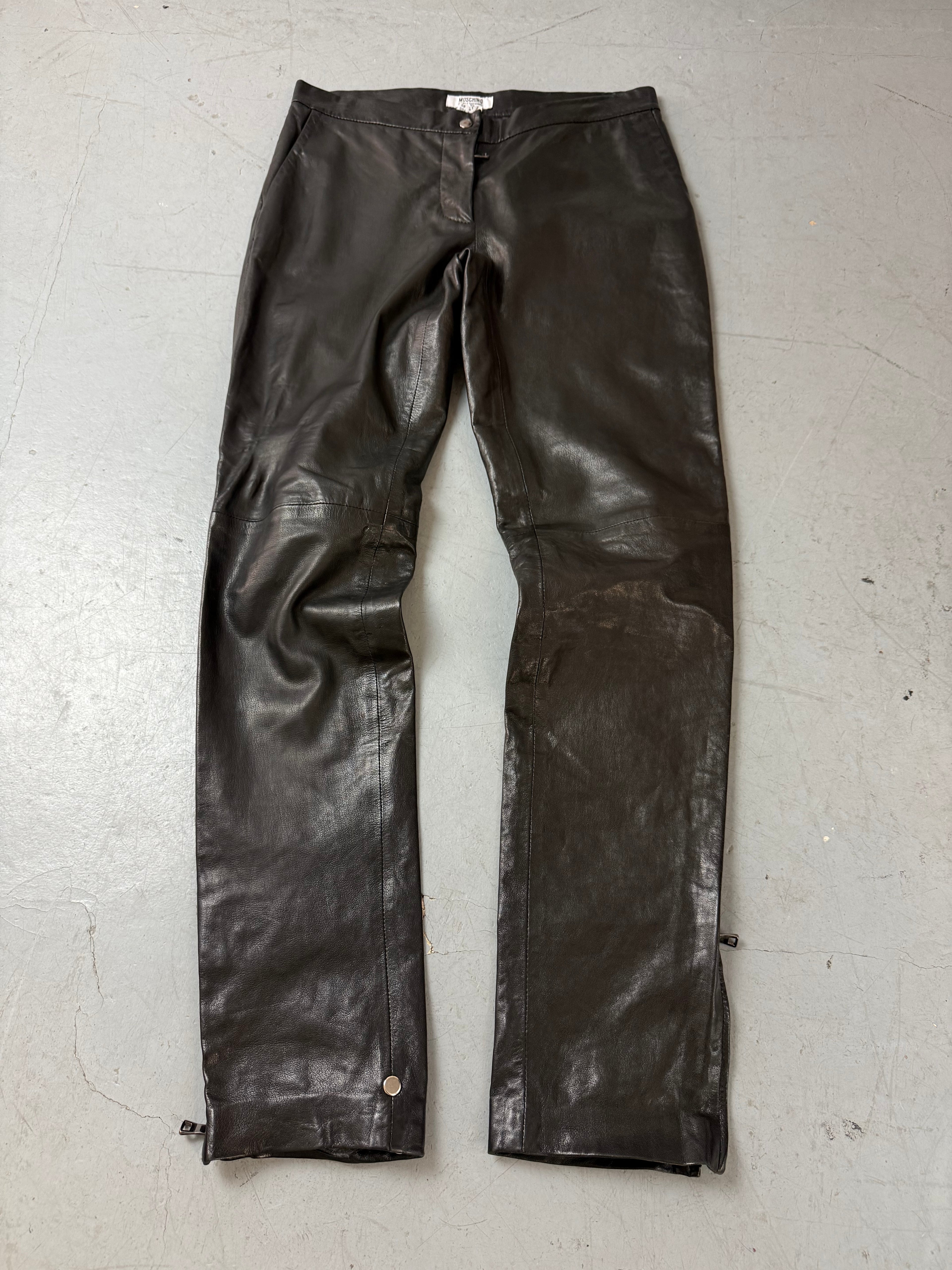 Vintage Moschino Black Leather Pants für Herren. Secondhand Y2K 2000s Fashion