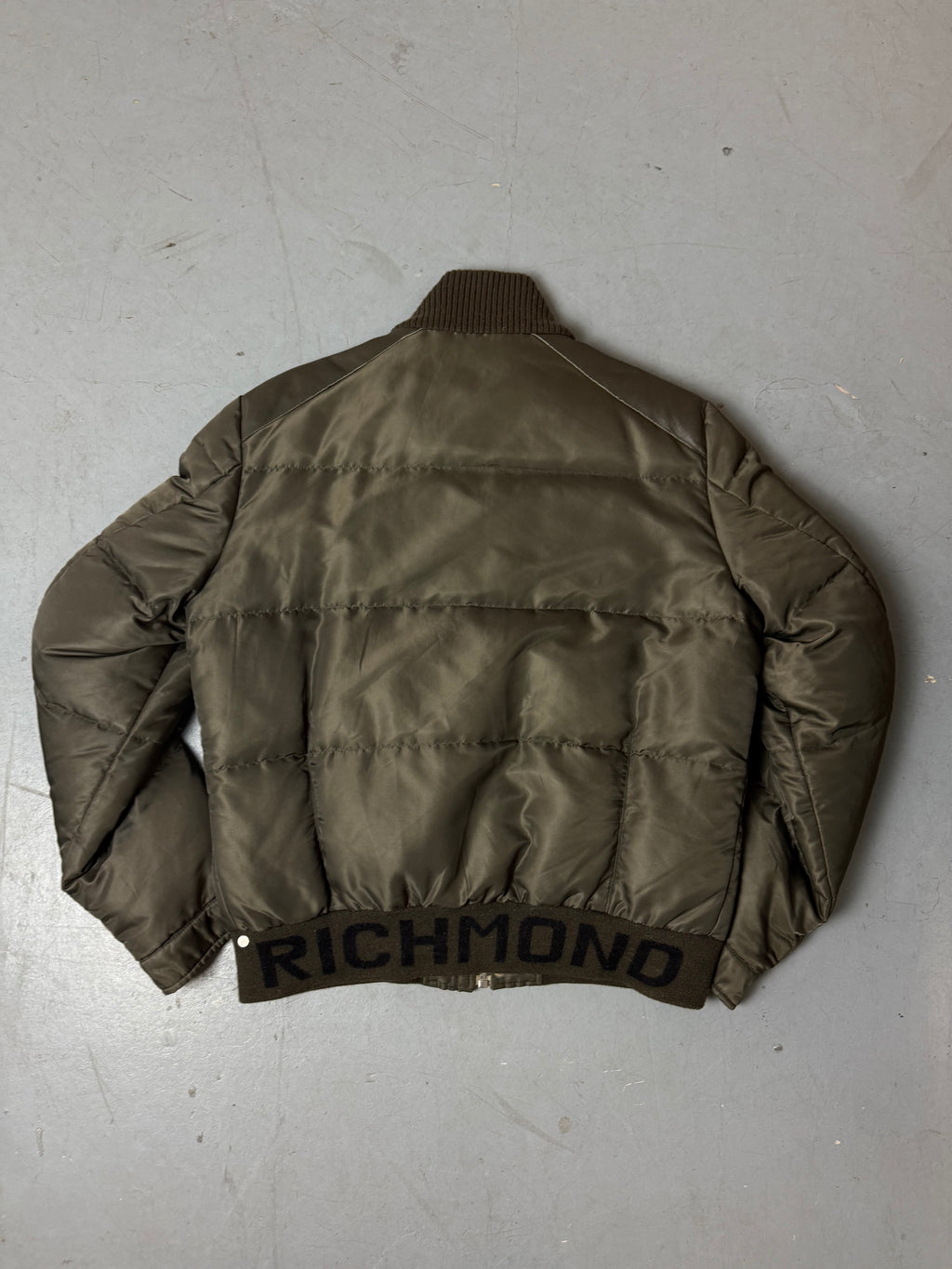 Produktbild von einer Vintage Richmond grünen Puffer Jacke Rückseite