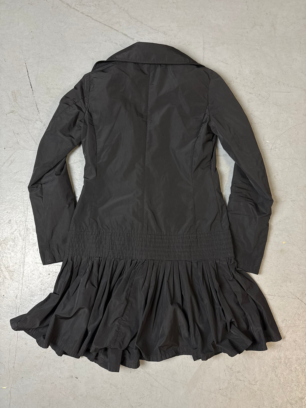 Ein schwarzer Mantel von LiuJu mit Knöpfen vintage Y2K 