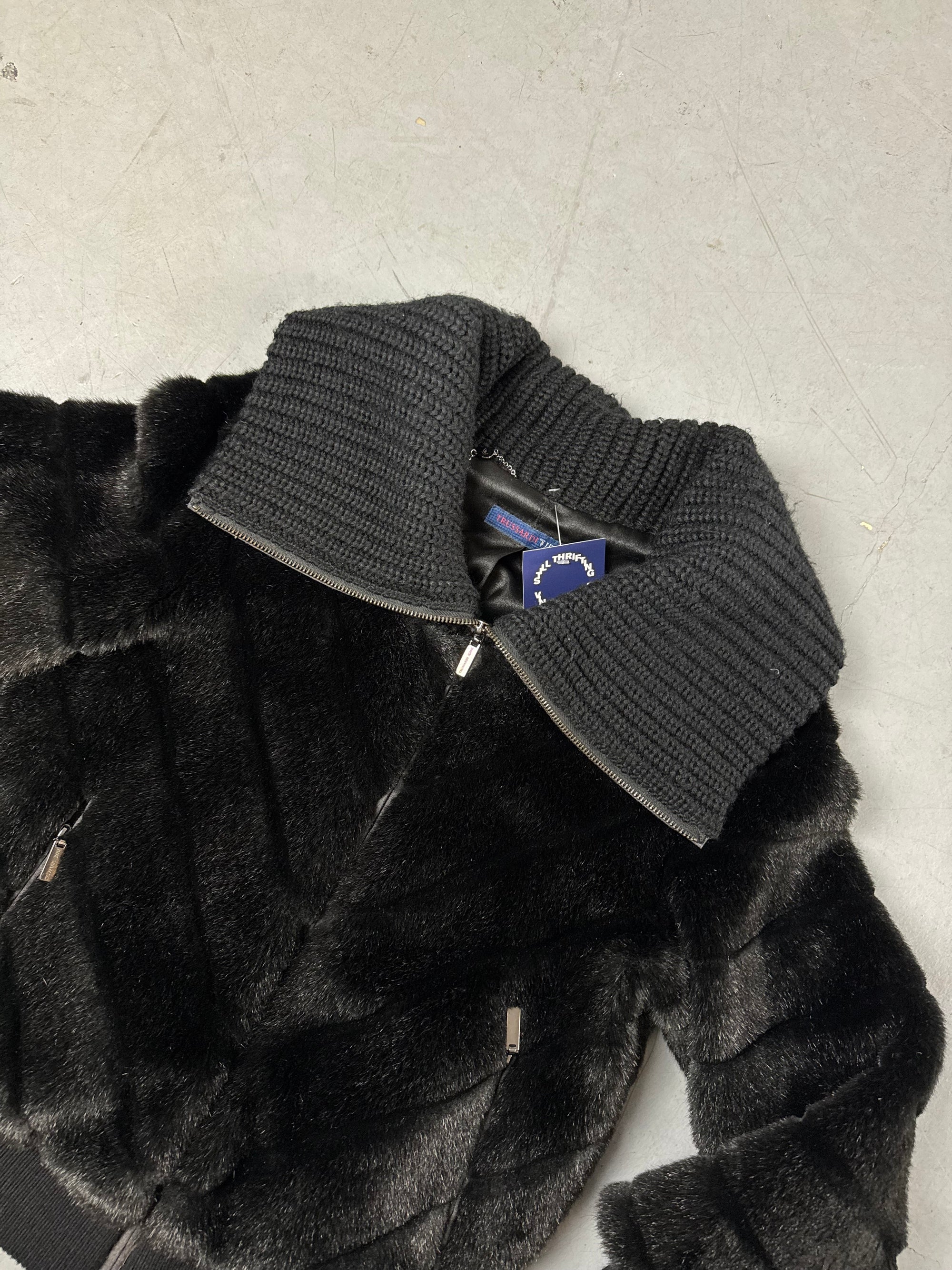 Detailliertes Produktbild von Vintage Black Trussardi Symmetrical Winter Jacket S/M von vorne