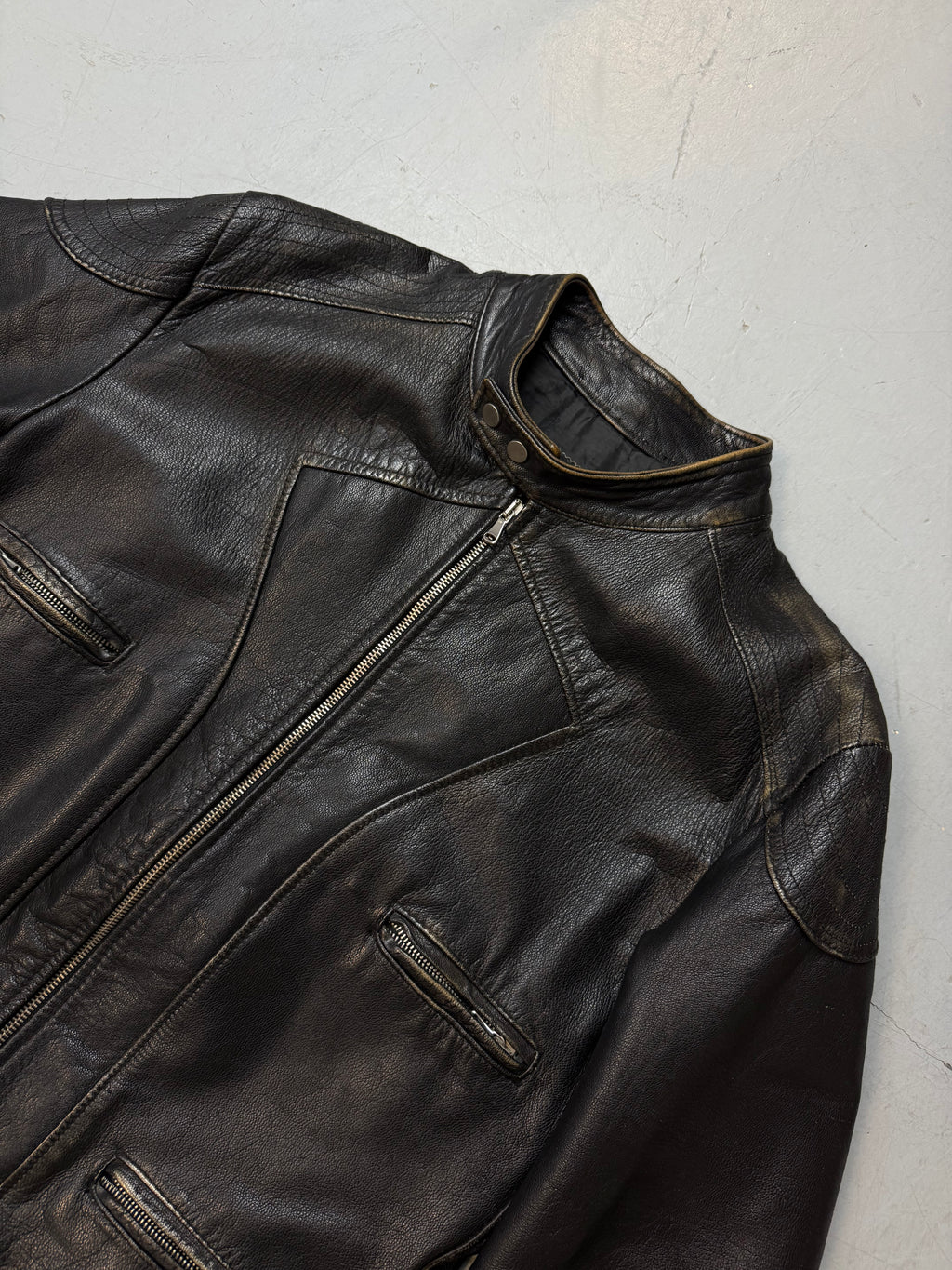 Vintage Sonny Bono Italian Leather Jacket  mit Silver Details für Herren. Y2K Second Hand 2000s Fashion