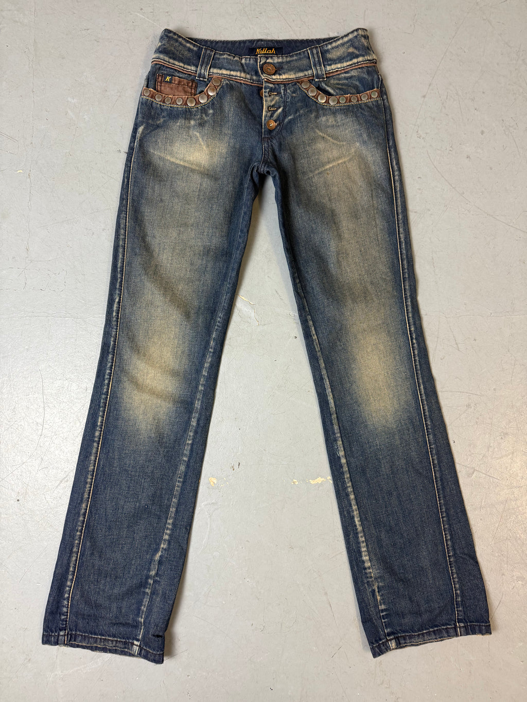 Md waist dark washed killah denims mit runden Nieten im y2k Stil 