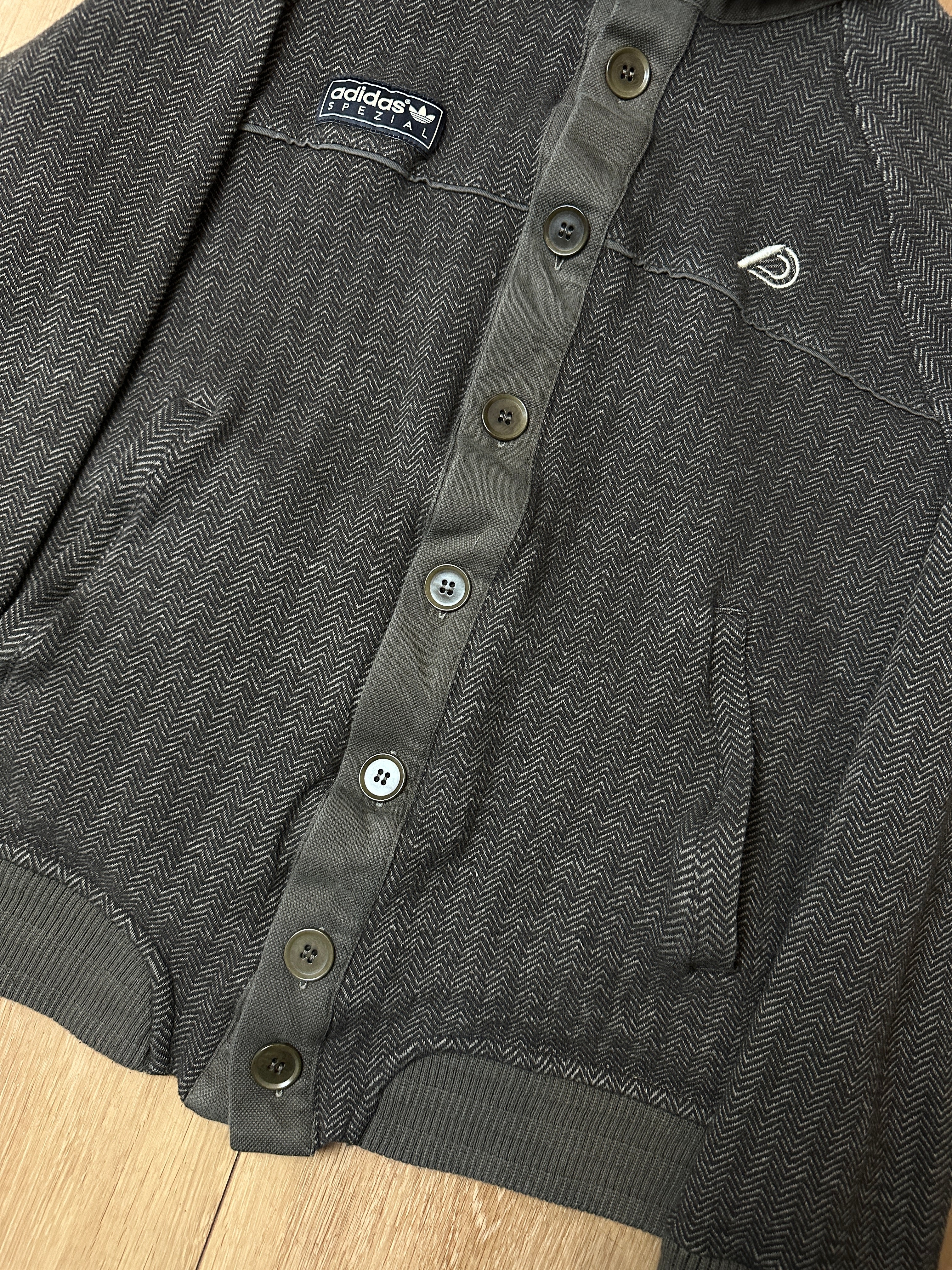 Detailliertes Produktbild von Vintage Adidas Spezial Brown Wool Jacket S von vorne