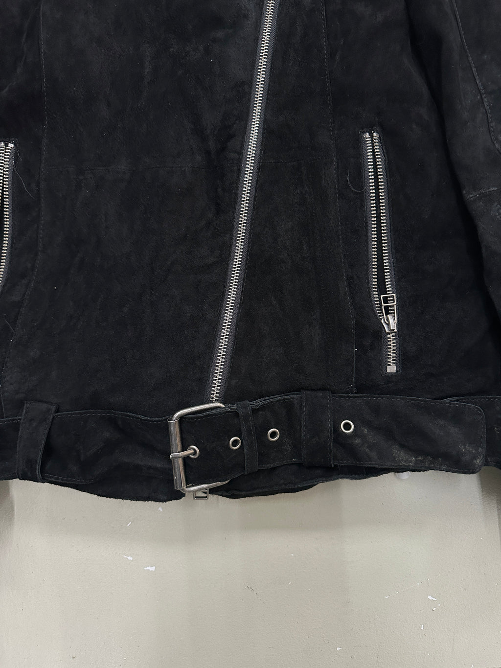 Vintage Black Asymetrical Sherling Jacket
für Herren. Y2K Second Hand 2000s Fashion 