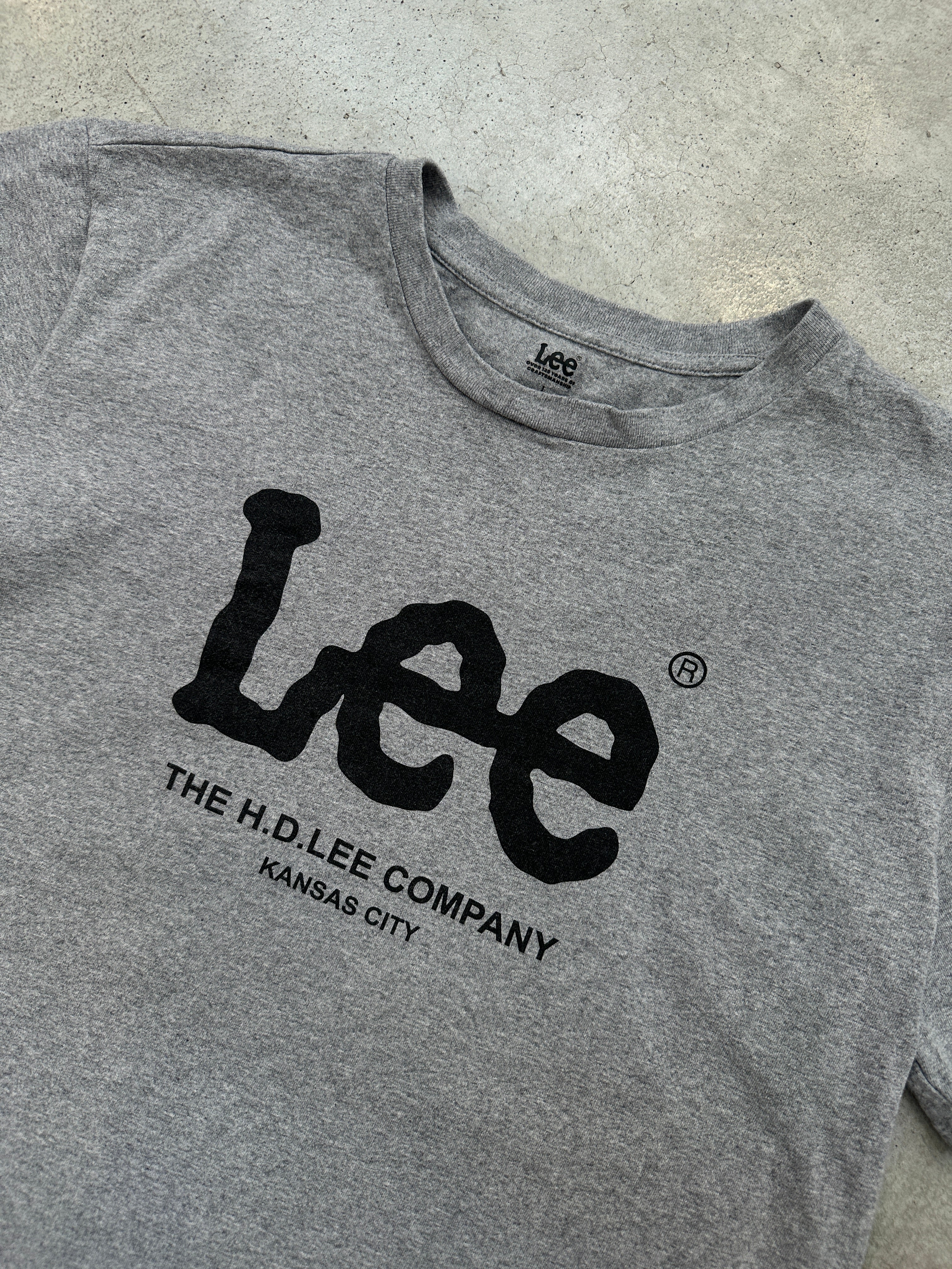 Vintage Lee Grey Printed T-Shirt L für Herren. Y2K Second Hand 2000s Fashion