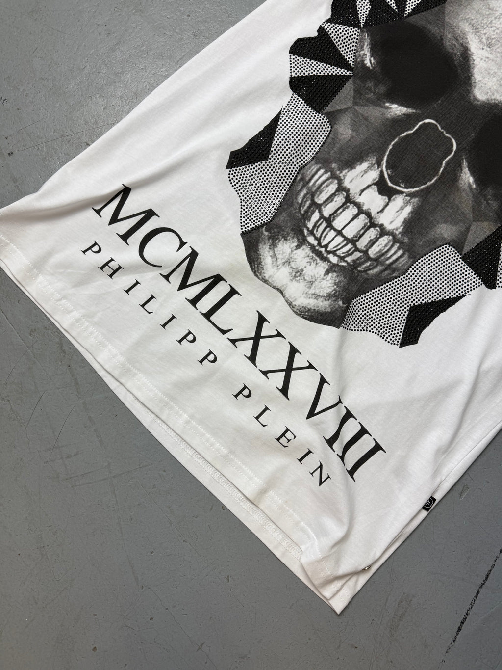 Vintage Philipp Plein Black and White Skull T-Shirt whit glitter stones for girls. Y2K Second Hand 2000s Fashion 