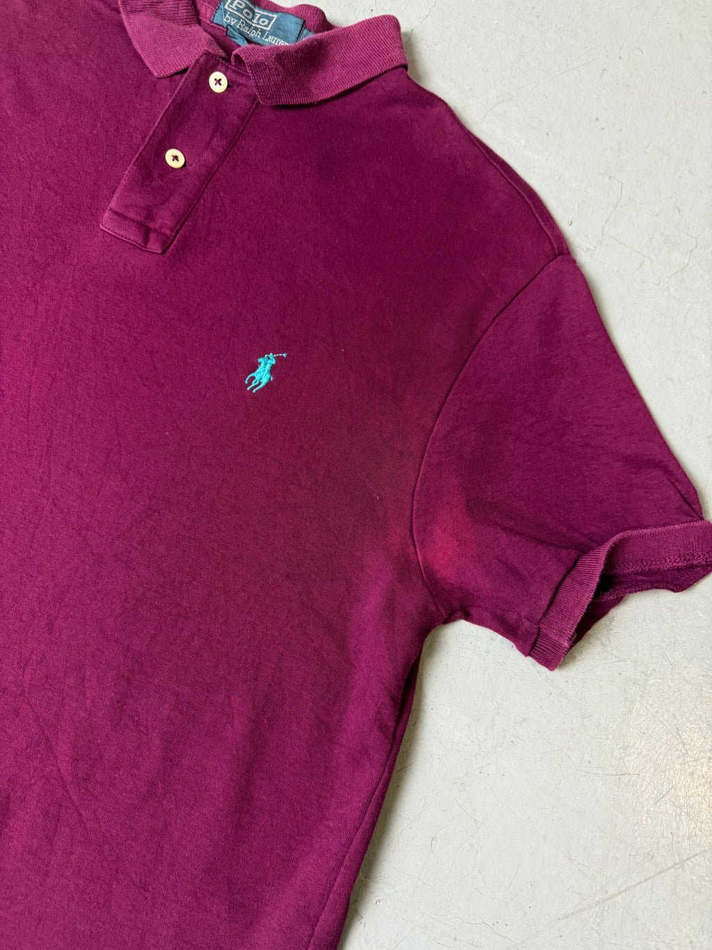 Detailbild von Vintage Ralph Lauren Bordeaux Red Polo Shirt Vorne