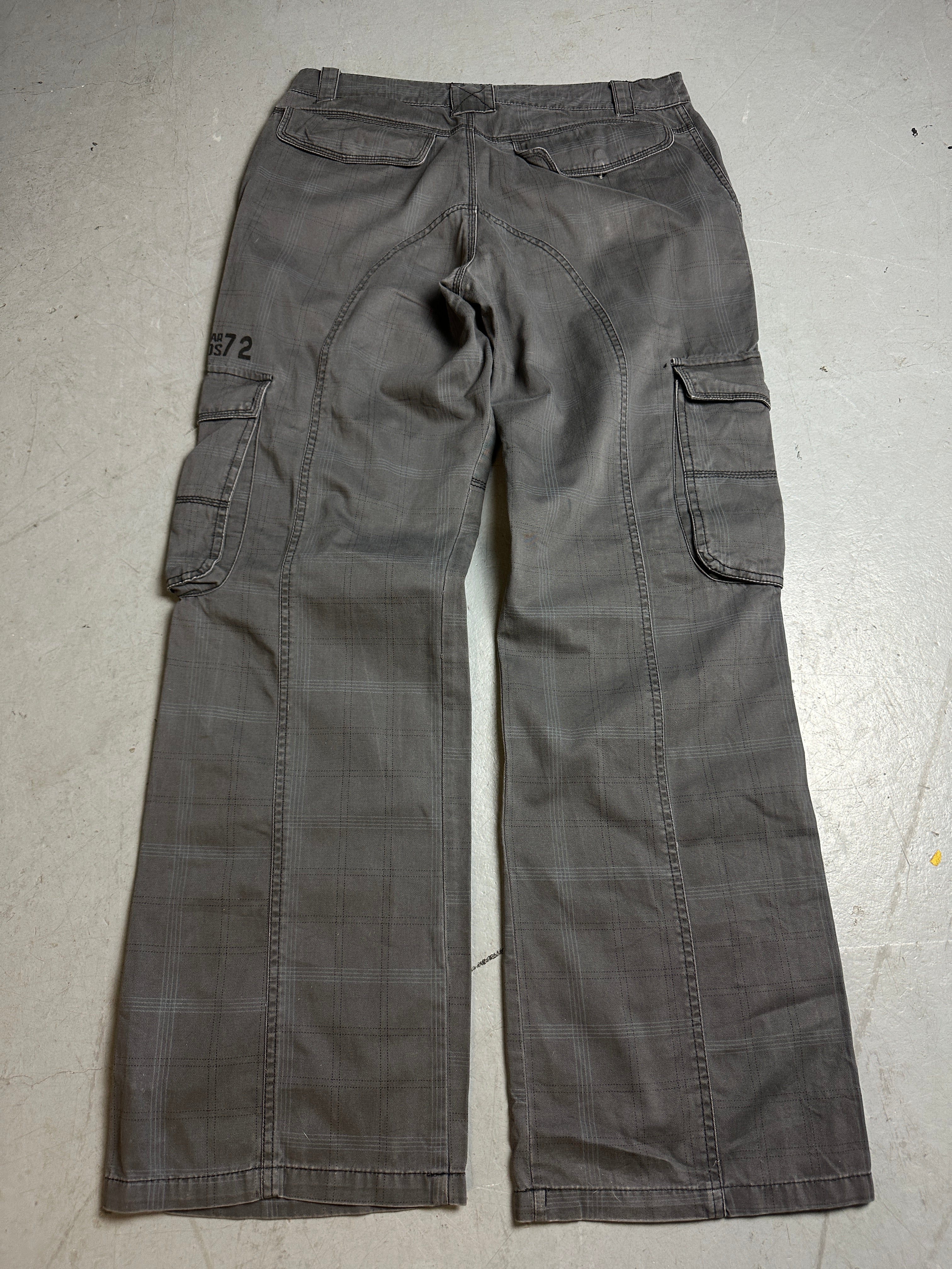 Productbild von Vintage Dark Grey Cargo Pants M/L von hinten