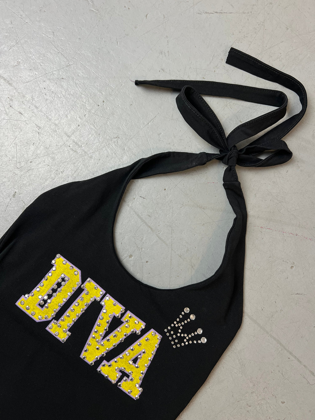 Vintage Diva Rhinestone Neckholder Top für Damen. Y2K Second Hand 2000s Fashion