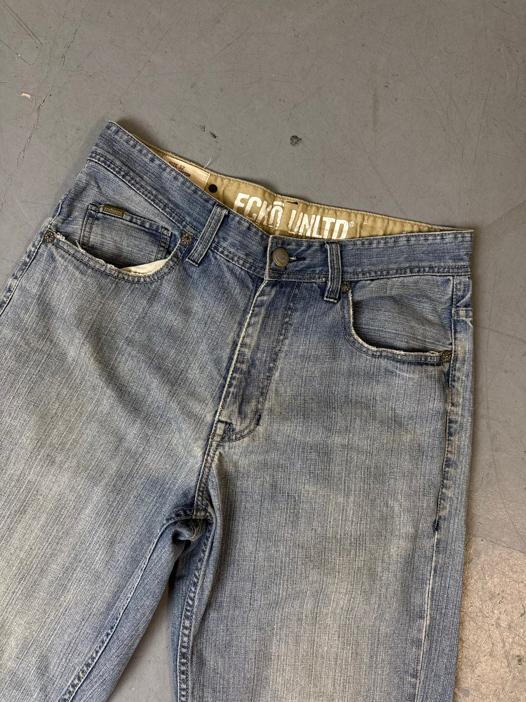 Detailbild von einer Vintage Ecko Unltd. Light Blue Baggy Denim