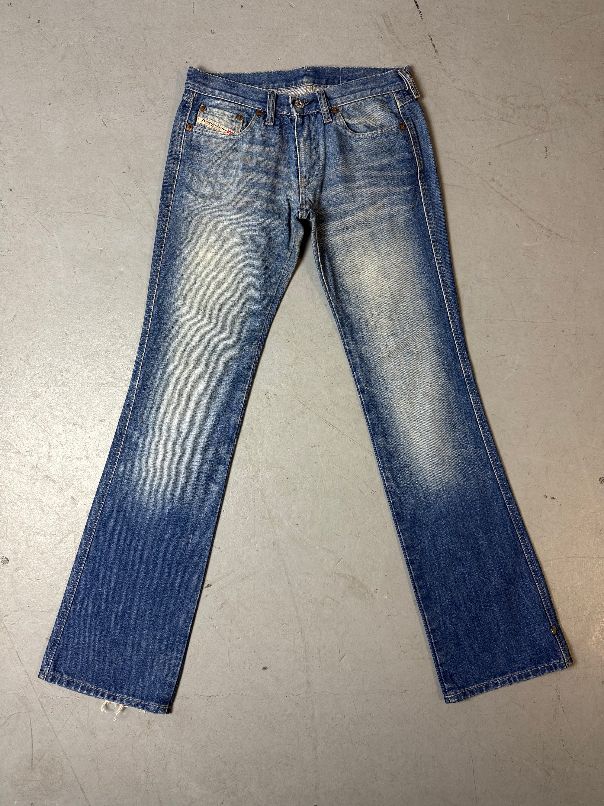 Produktbild von Vintage Diesel Blue Denim Bootcut Jeans von vorne