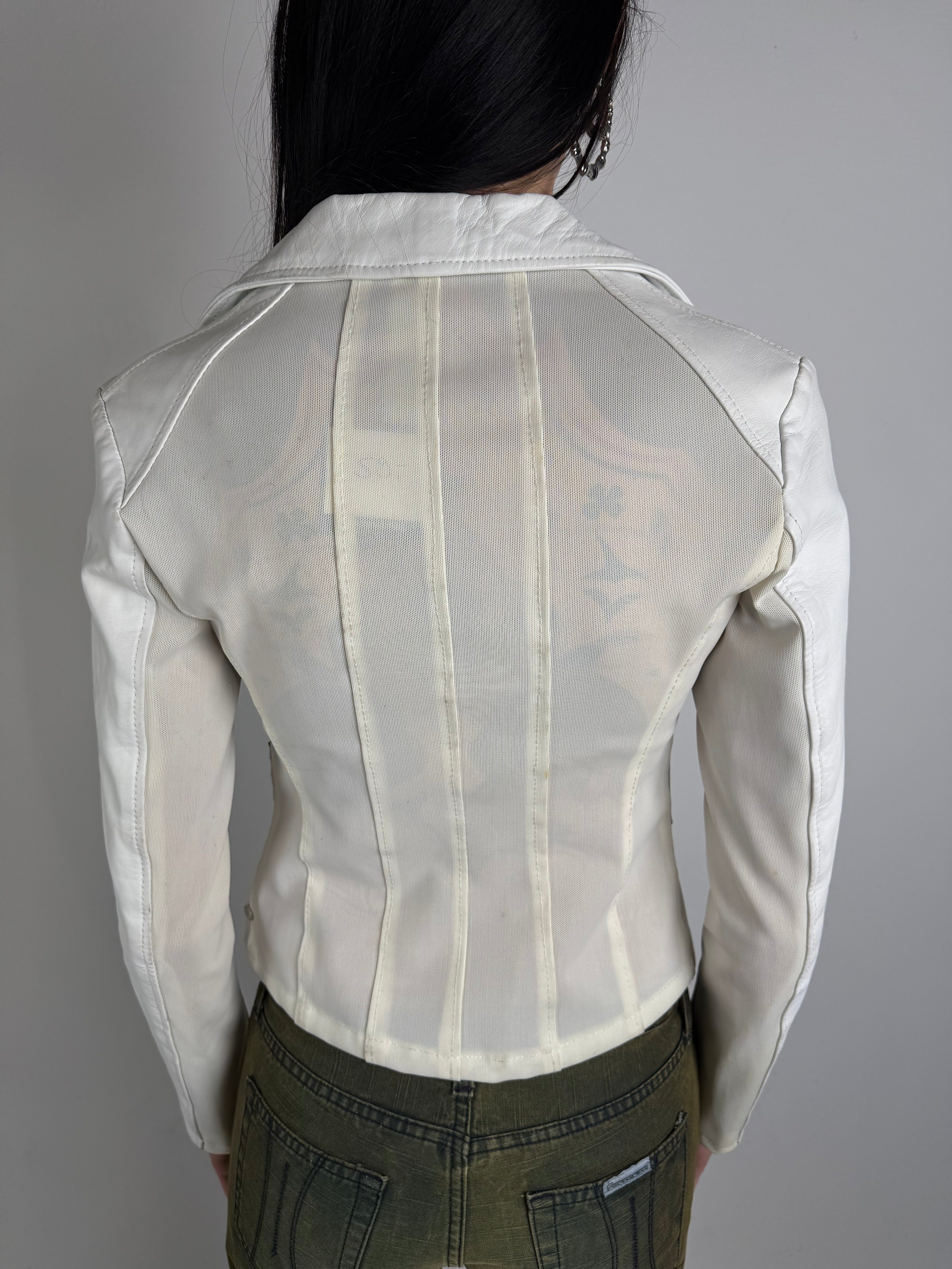 Tragebild Vintage White Half Zip Italian Leather Jacket von hinten