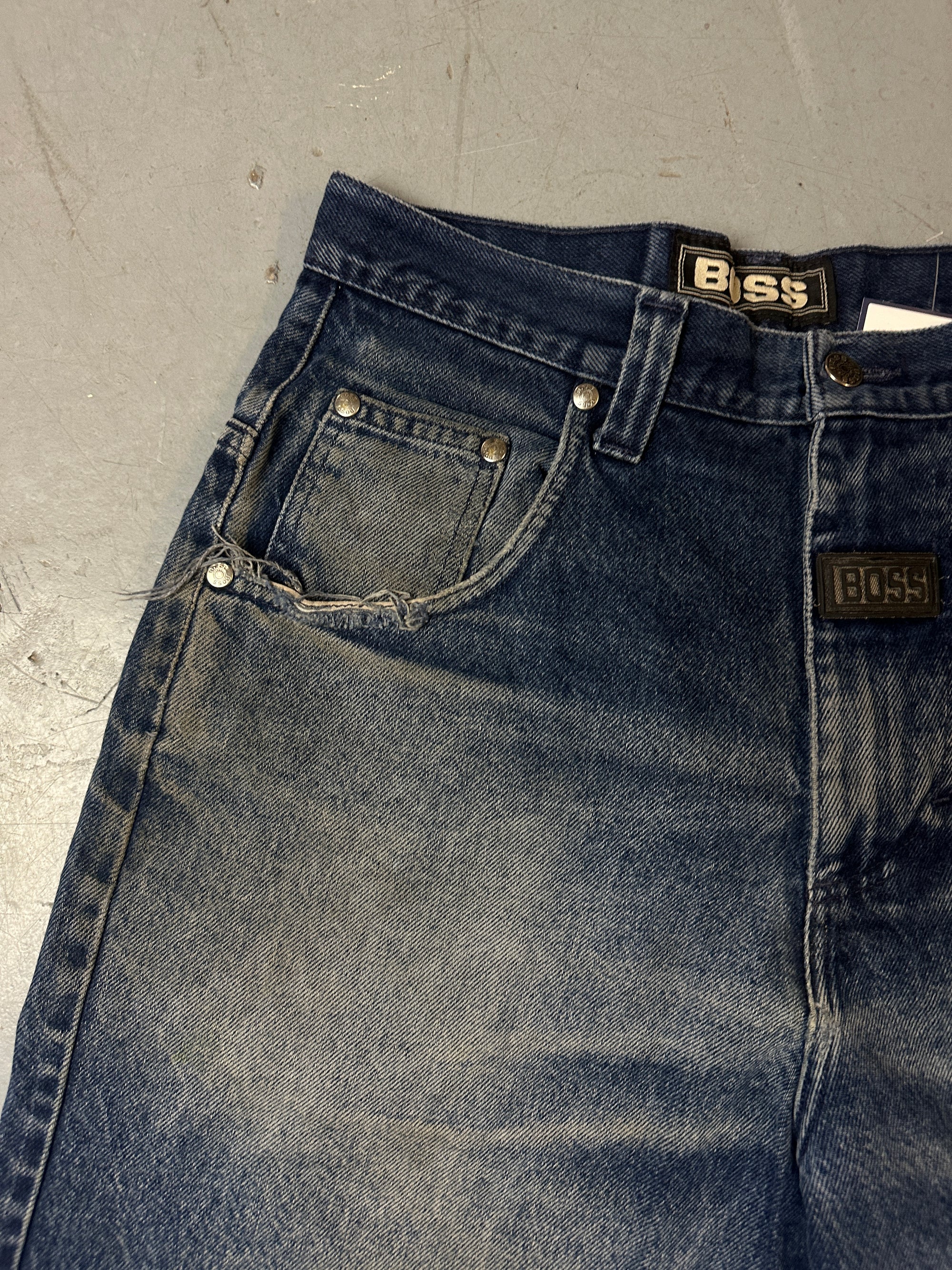 Detailbild von Vintage Boss Wide Leg Denim von vorne