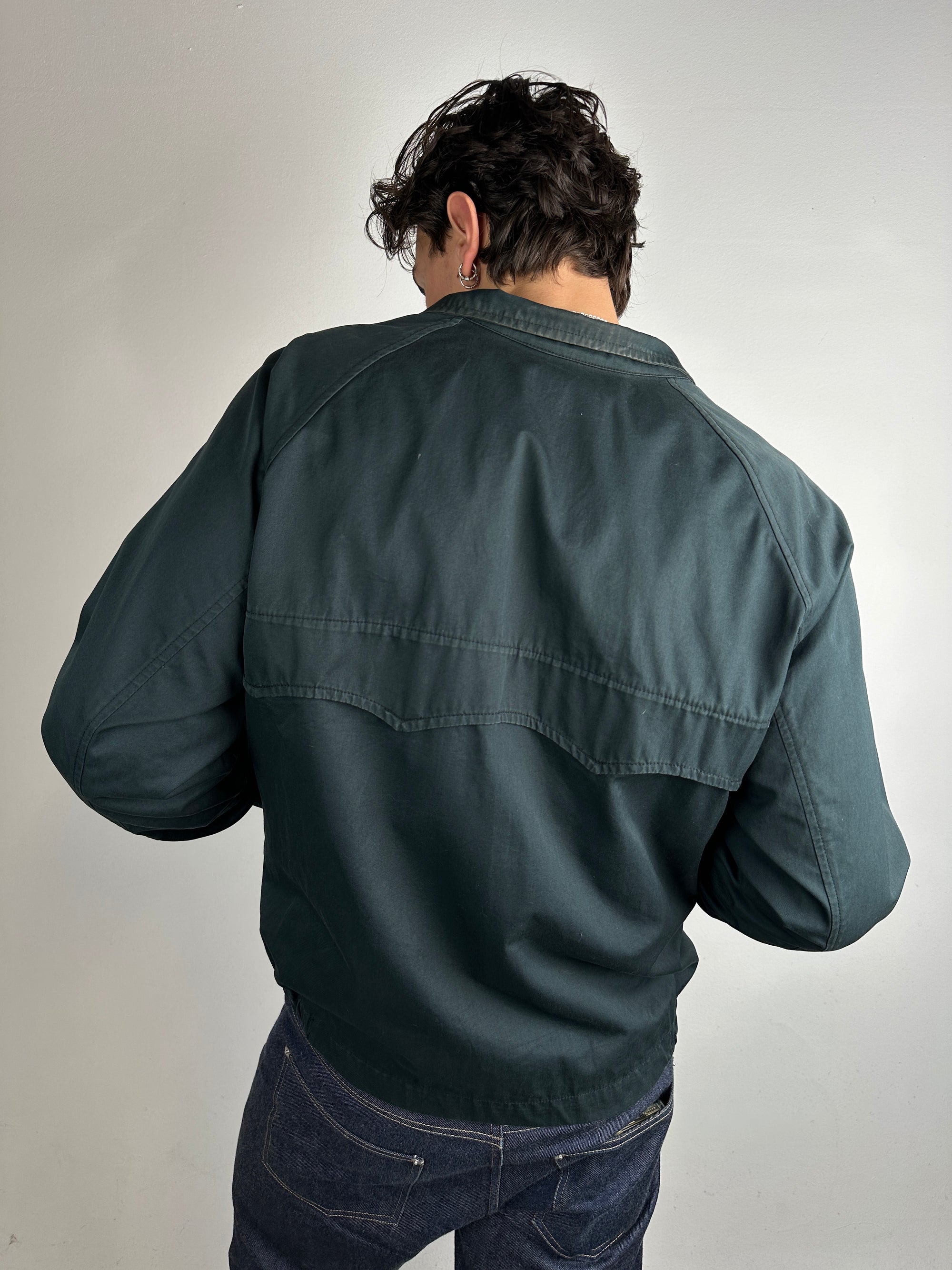 Tragebild von einer Vintage Moncler Black/Dark Green Jacket von hinten