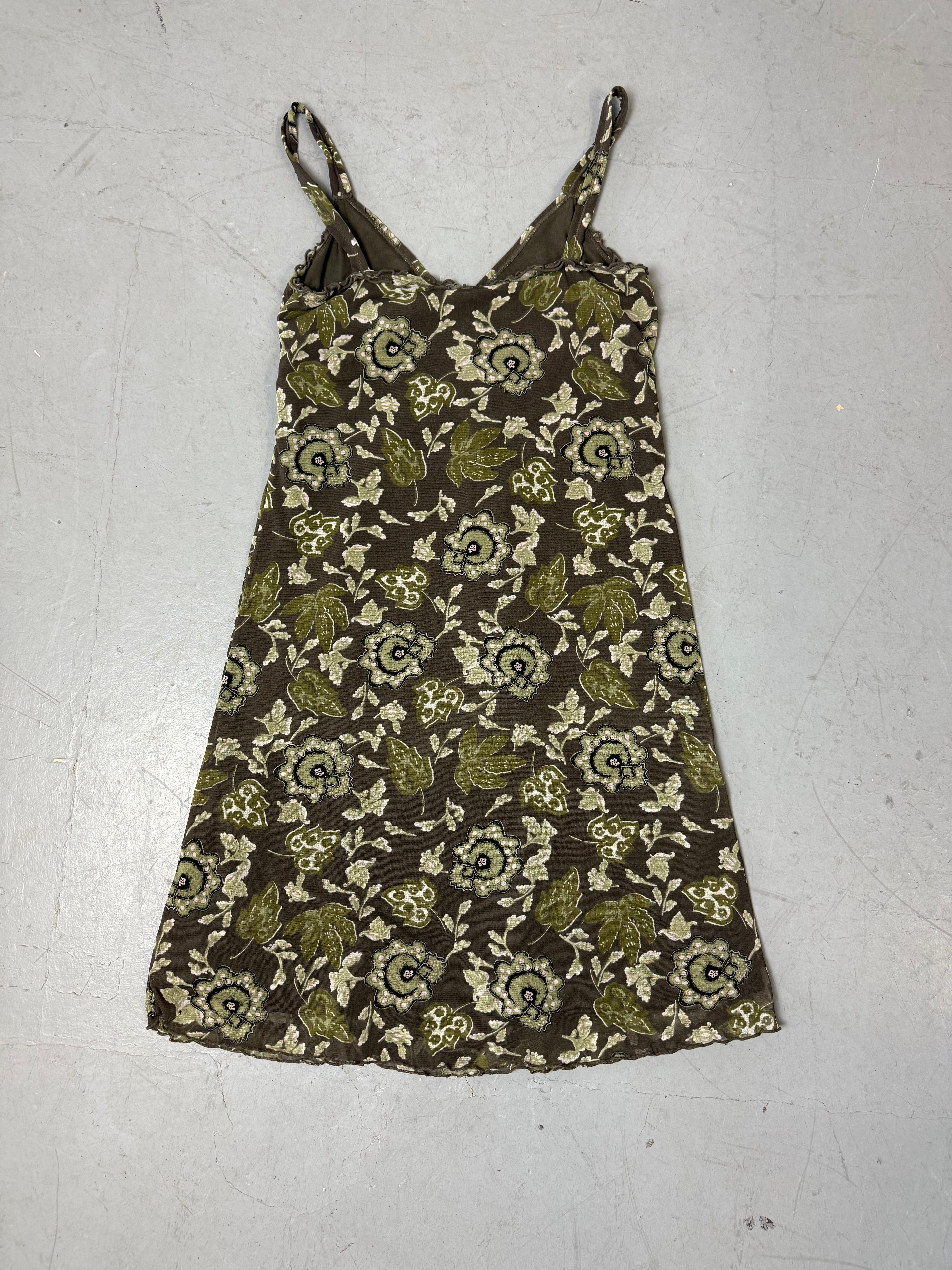 Ein langes grünes Kleid mit Blumenmuster von s.Oliver