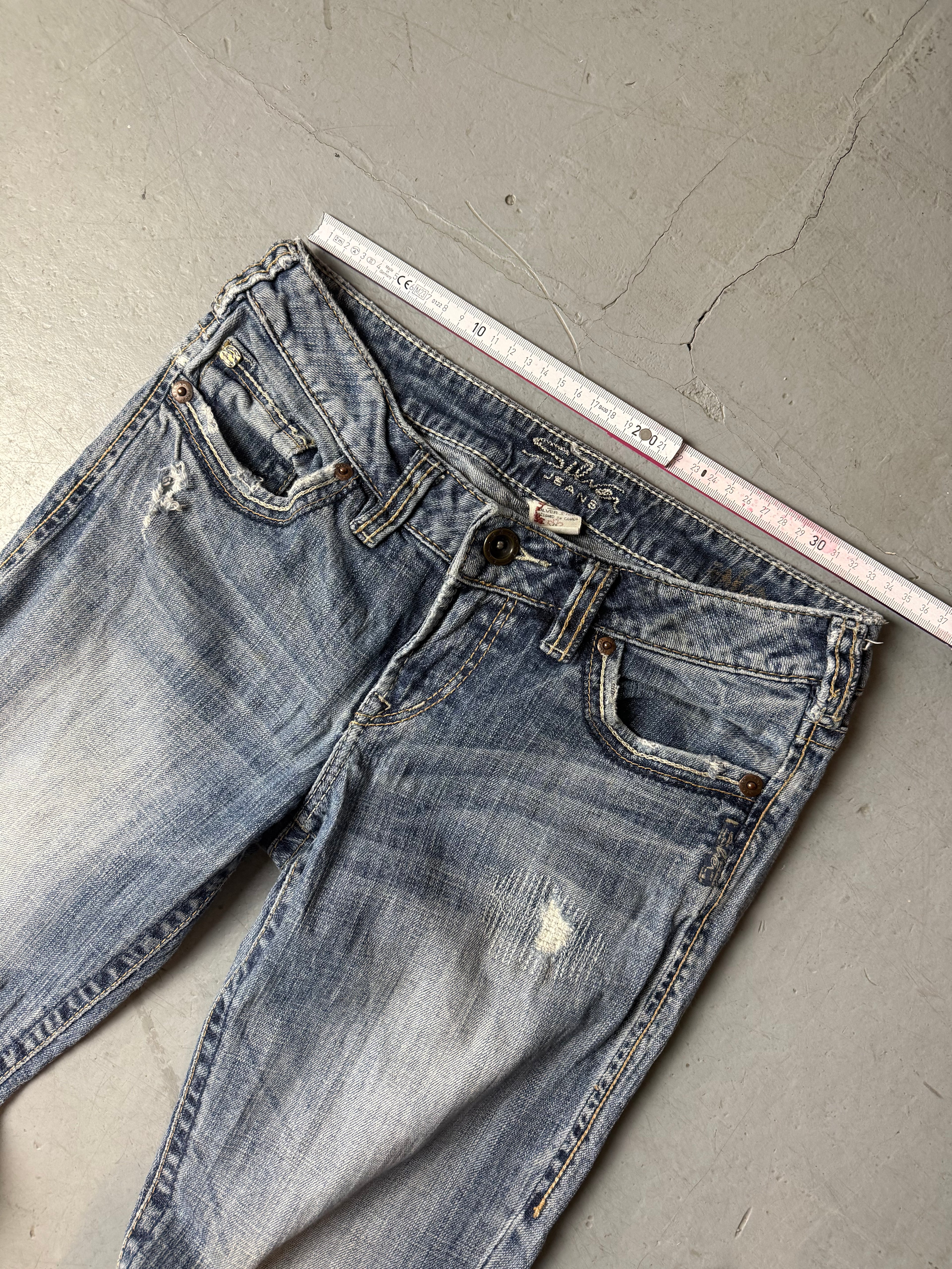 Vintage Silver Jeans Low Waist Bootcut Denim für Damen. Y2K Second Hand 2000s Fashion