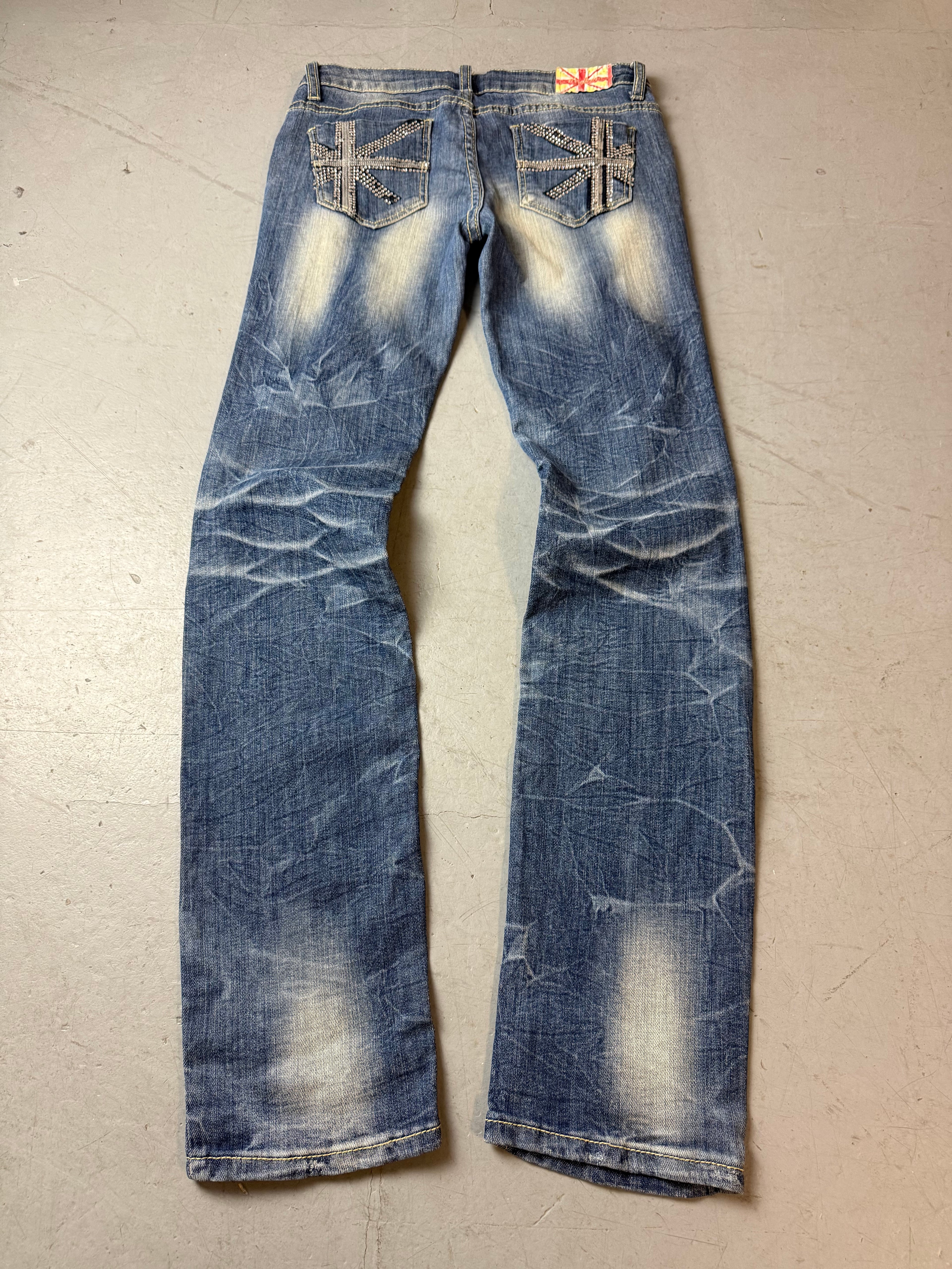 Vintage Machine UK Backprint Low Waist Straight Leg Jeans für Damen. Y2K 2000s Fashion