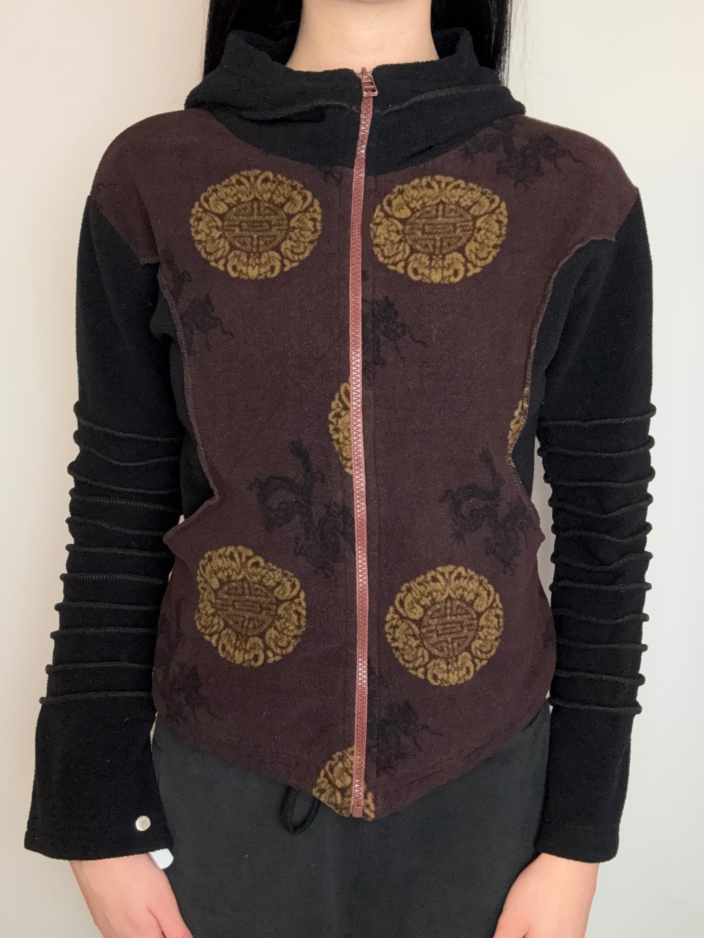 Vintage Brown Witchy Zip Jacket für Damen. Y2K Second Hand 2000s Fashion