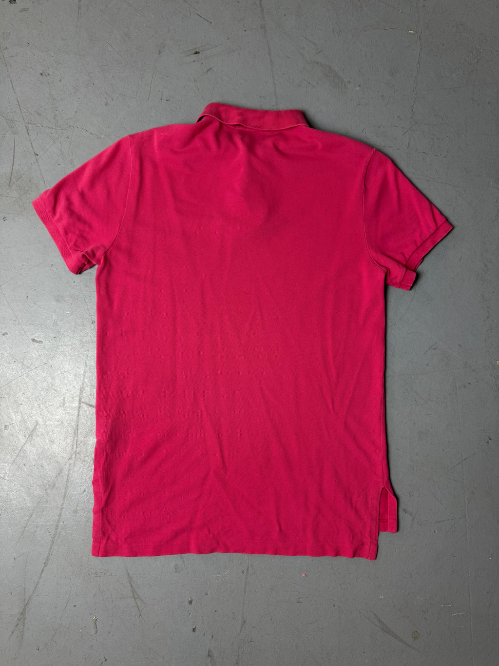 Produktbild von einem Vintage Ralph Lauren Pink Polo Shirt von hinten