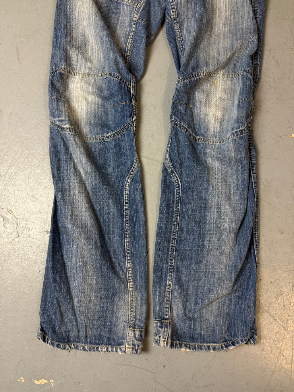 Eine baggy g-Star raw jeans in blauer Waschung 
