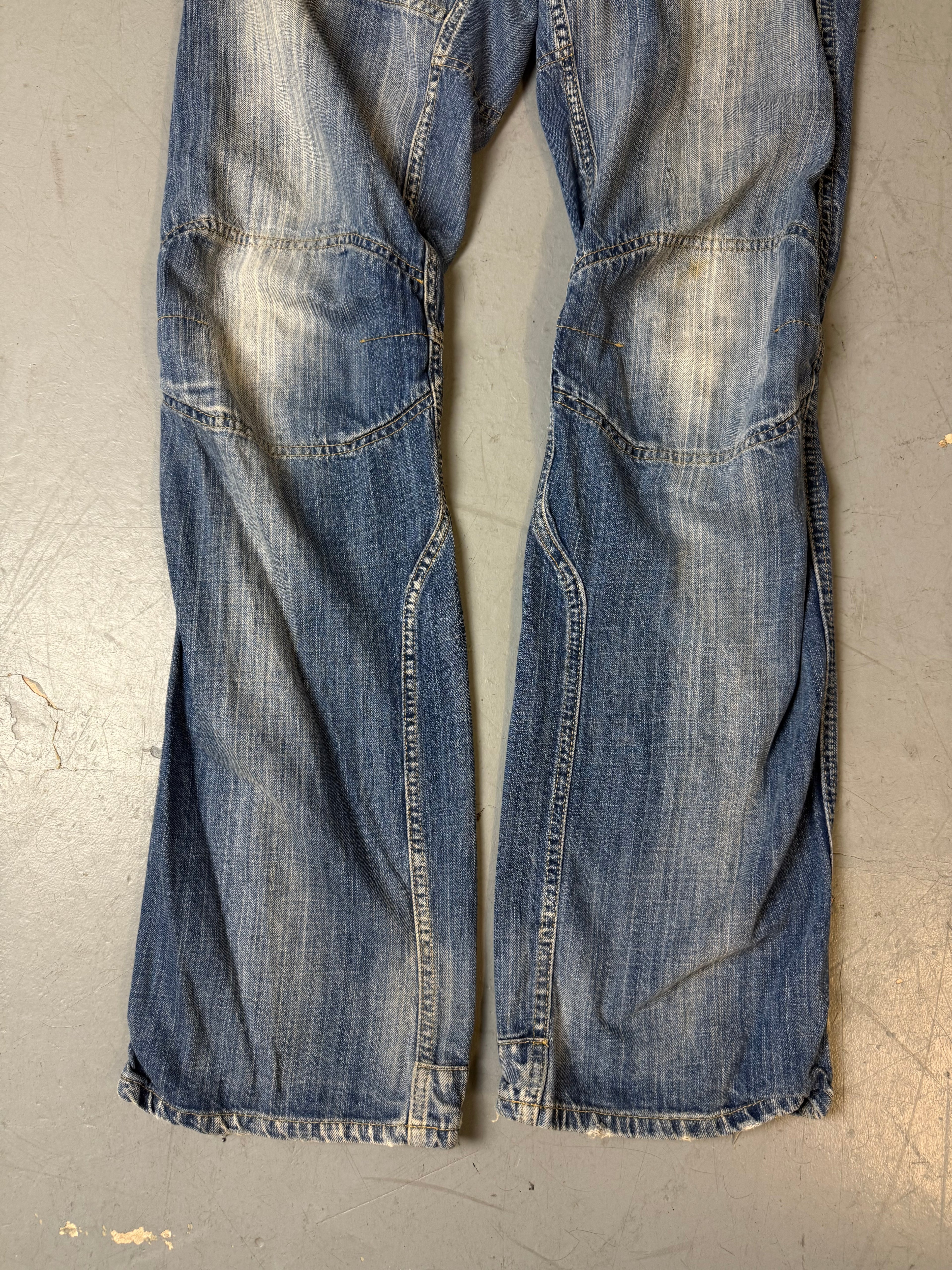 Eine baggy g-Star raw jeans in blauer Waschung 