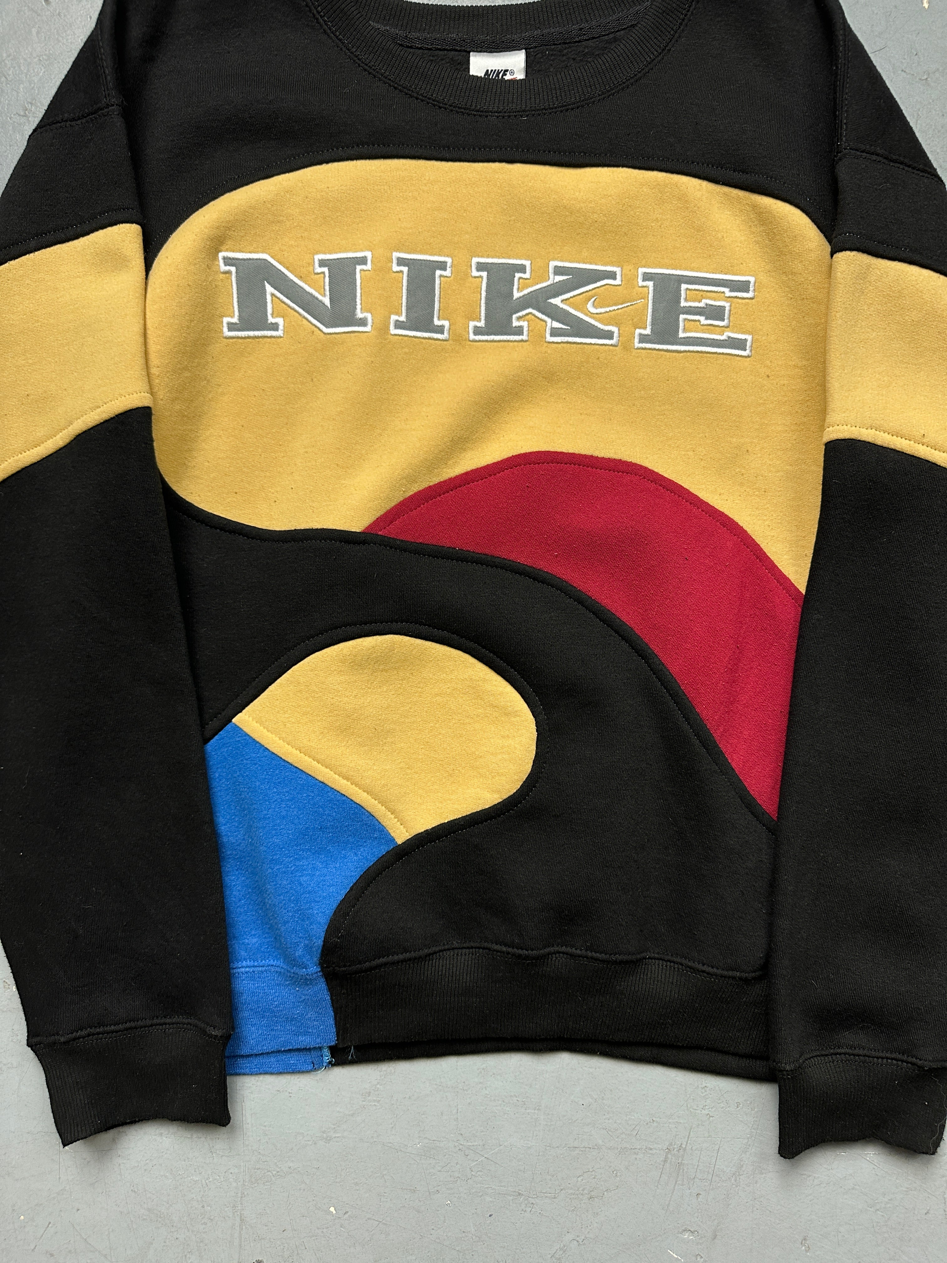 Vintage Nike Retro Crewneck Sweater für Männer. Y2K Secondhand Fashion