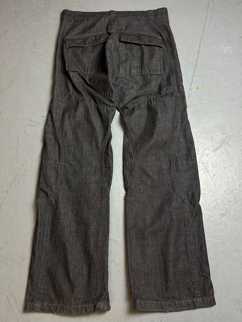 Productbild von Vintage Black Cargo Pants M/L von hinten 
