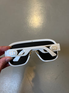 Produktbild der Christian Dior Sonnenbrille von hinten.