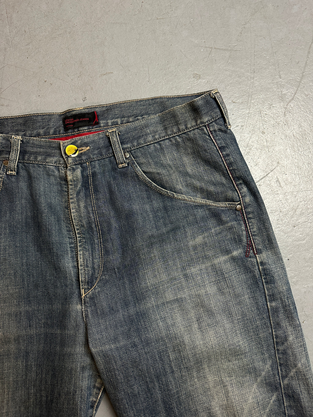 Detailbild von einer Vintage Levis Engineered Denim von vorne