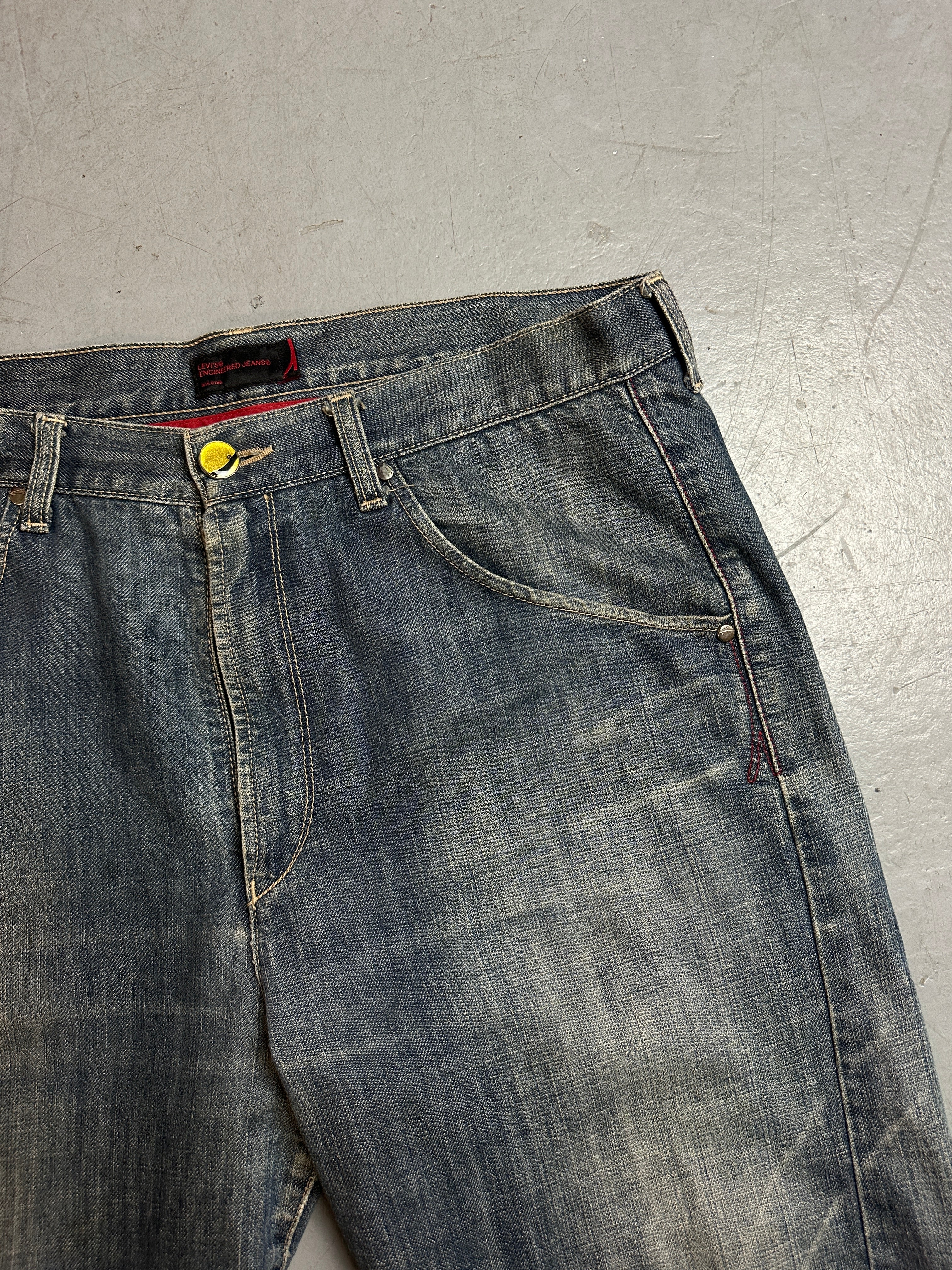 Detailbild von einer Vintage Levis Engineered Denim von vorne